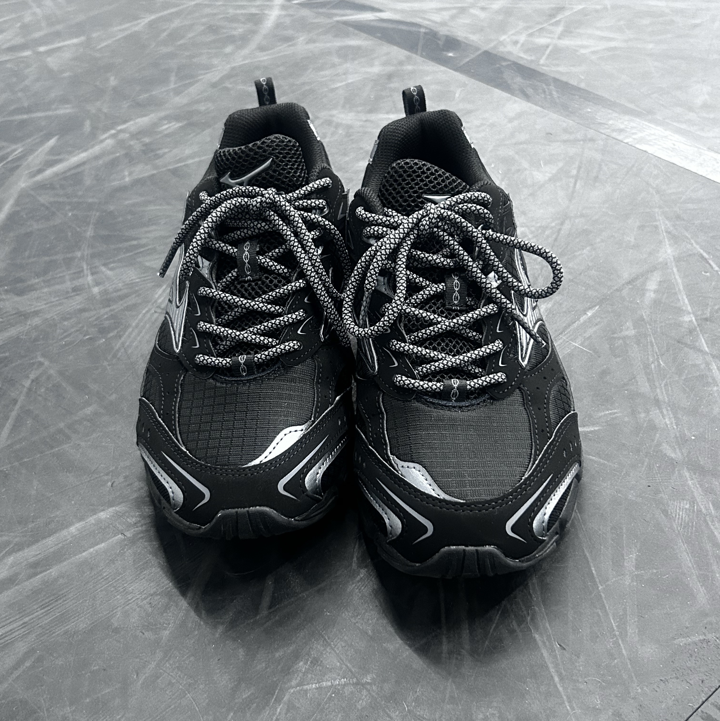 Mizuno MXR Black Metallic Gray 착용 스타일