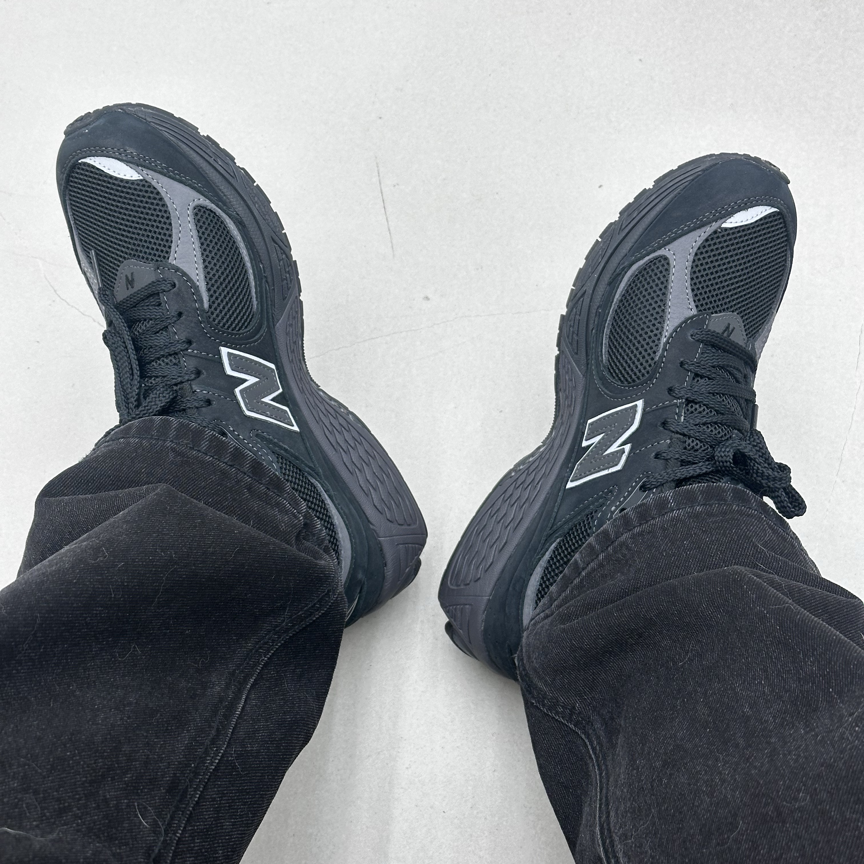 New Balance 2002R Dark Camo 착용 스타일