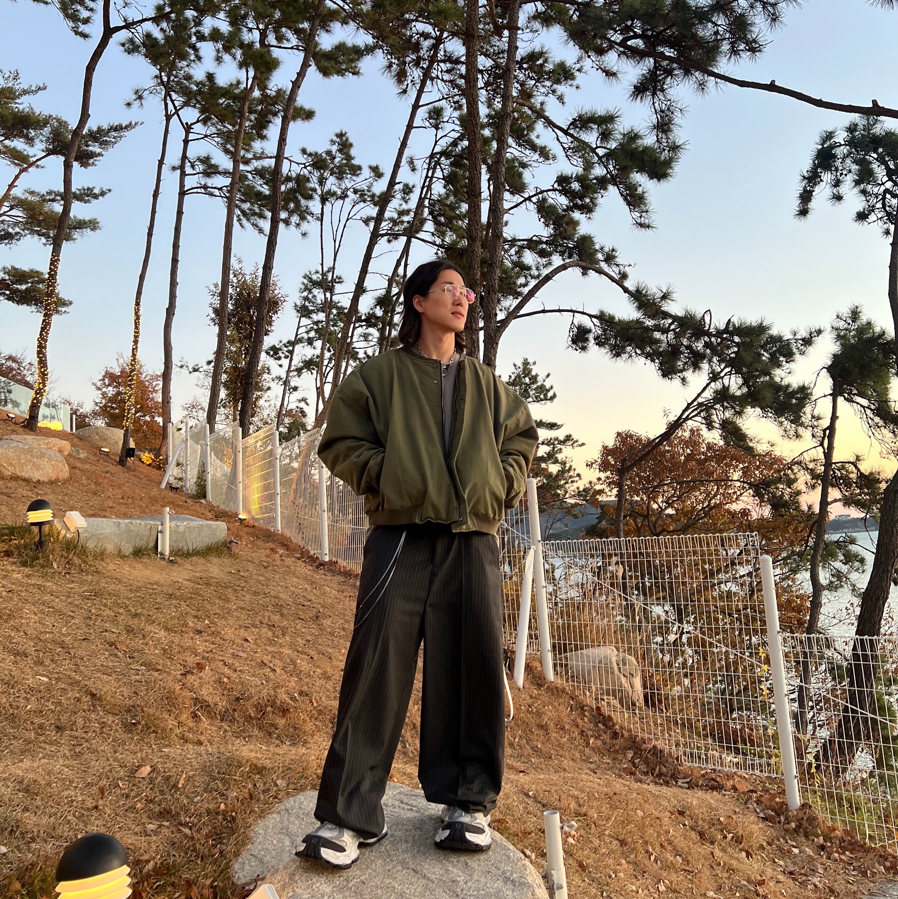 Nonnod Sulfur Dye Serge Bomber Jacket Vintage Khaki, Balenciaga Cargo Sneakers White Grey 착용 스타일 - 3