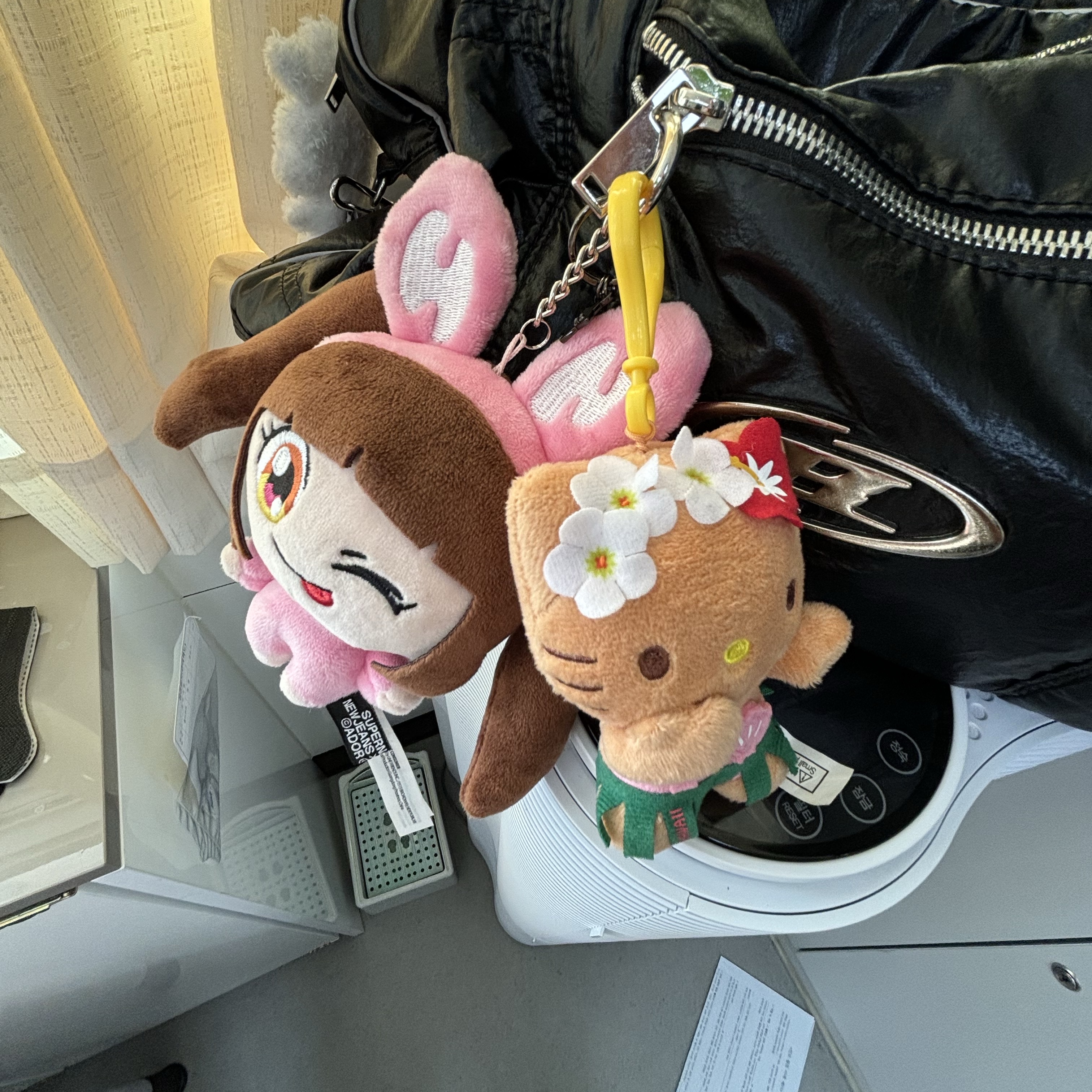 Sanrio Hello Kitty Hula Kiss 4" Hawaii Series Plush, NewJeans x Murakami Plush Keyring Hanni 착용 스타일