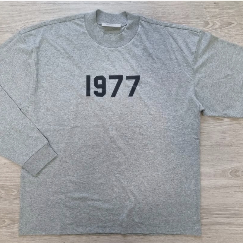 Essentials 1977 Long Sleeve T-Shirt Dark Oatmeal - 22SS 착용 스타일