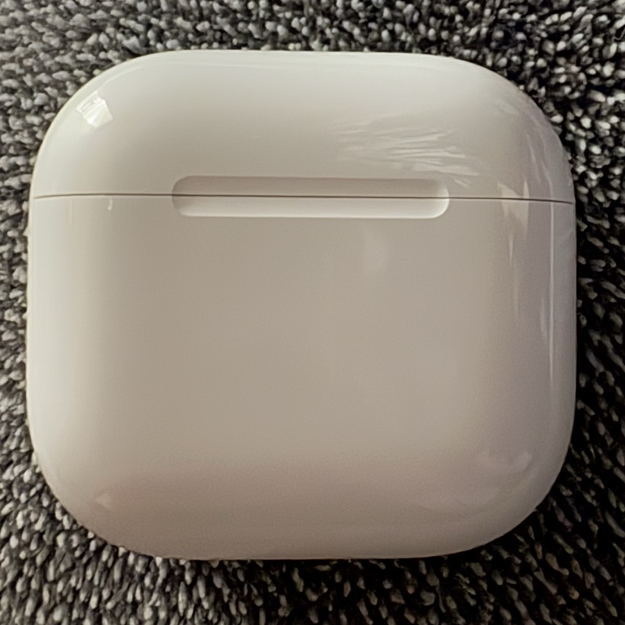 Apple AirPods 4th Gen with Active Noise Cancellation (Korean Ver.) 착용 스타일 - 2