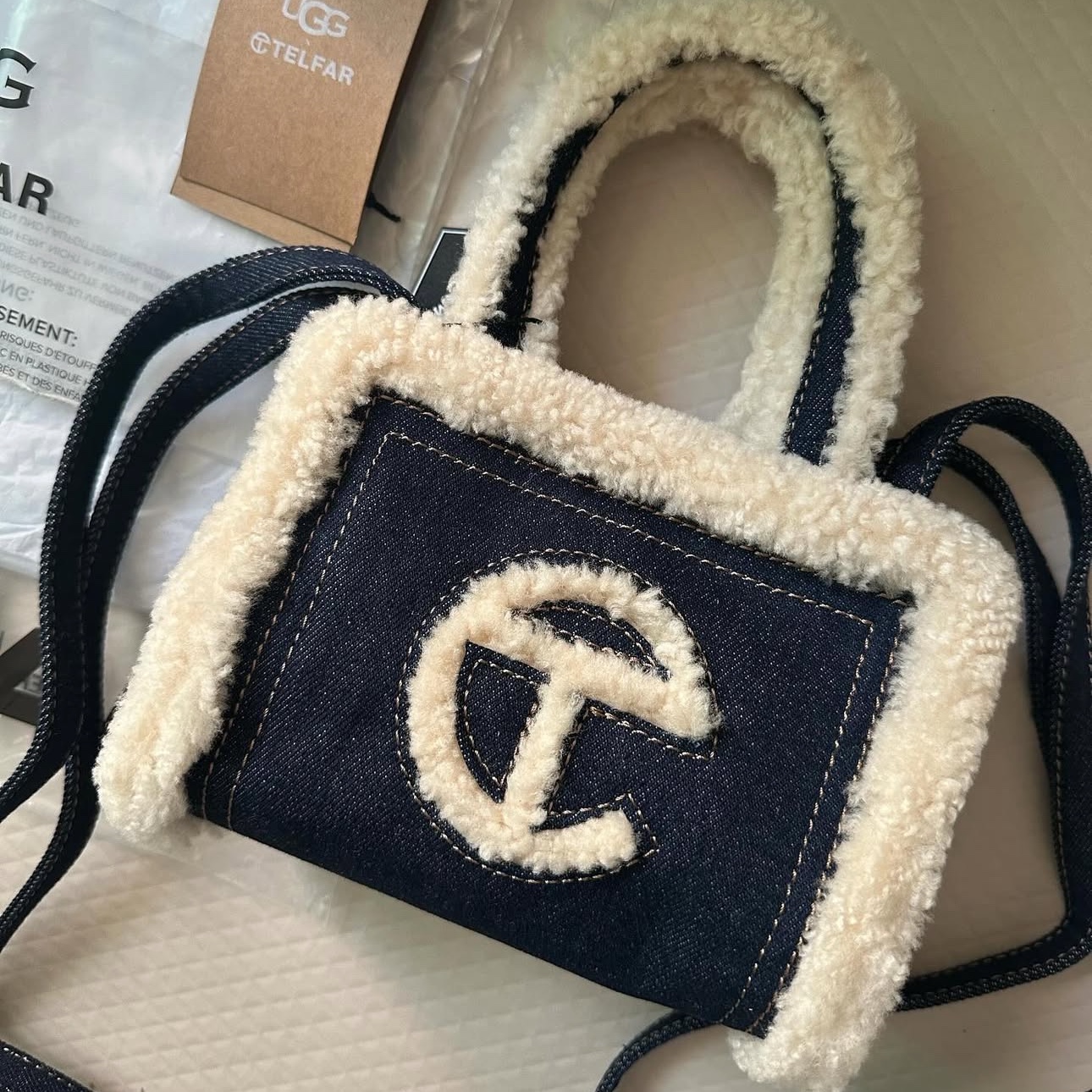 Telfar x UGG Small Shopping Bag Denim 착용 스타일