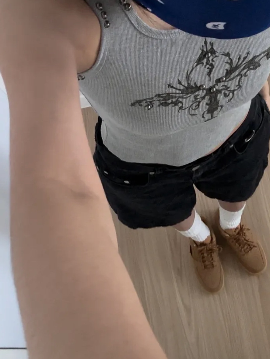 Nike Air Force 1 '07 WB Flax, Thevinylhouse Carpenter Denim Shorts Black 착용 스타일
