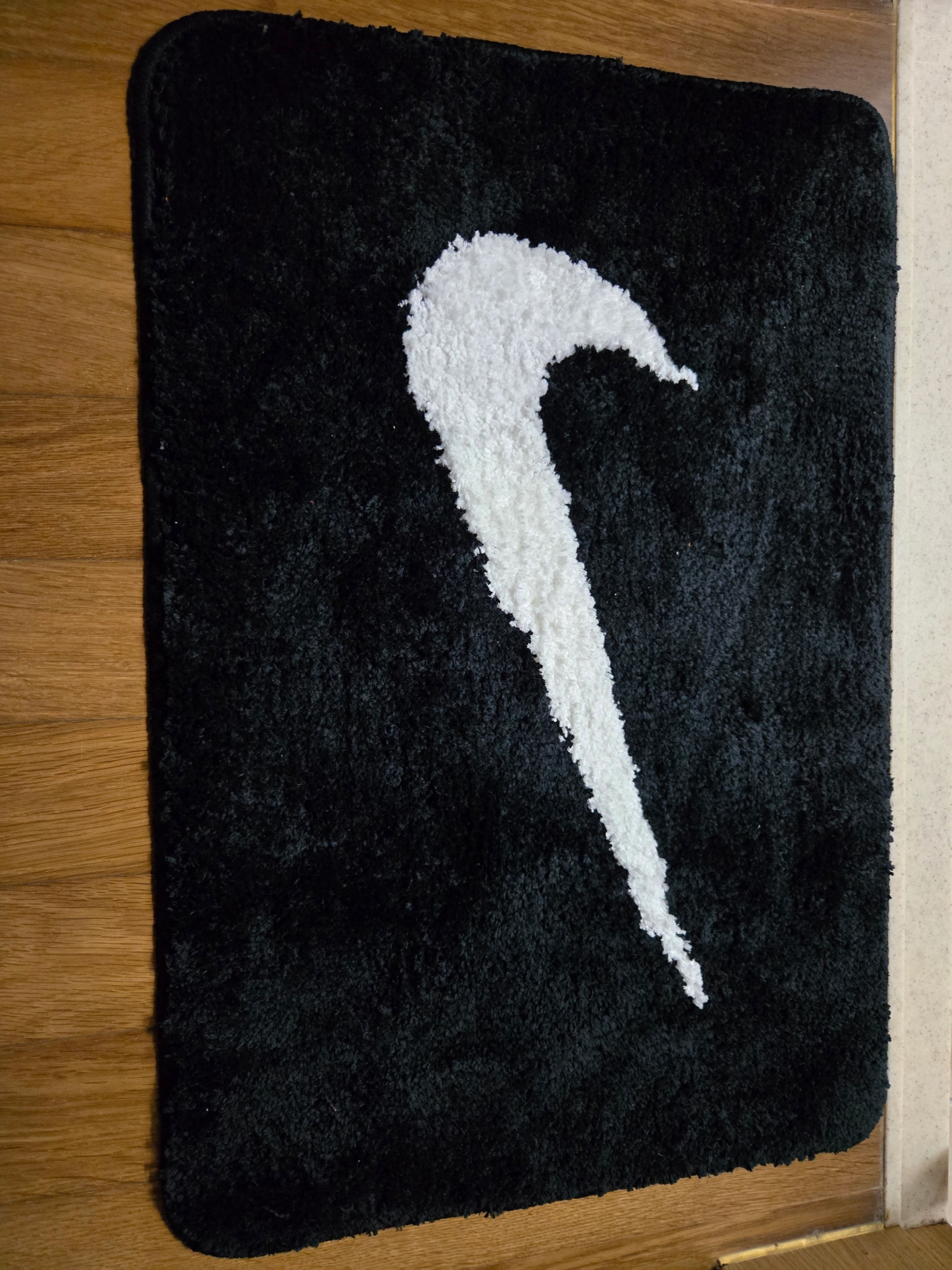 Nike Swoosh Rug Black White 착용 스타일