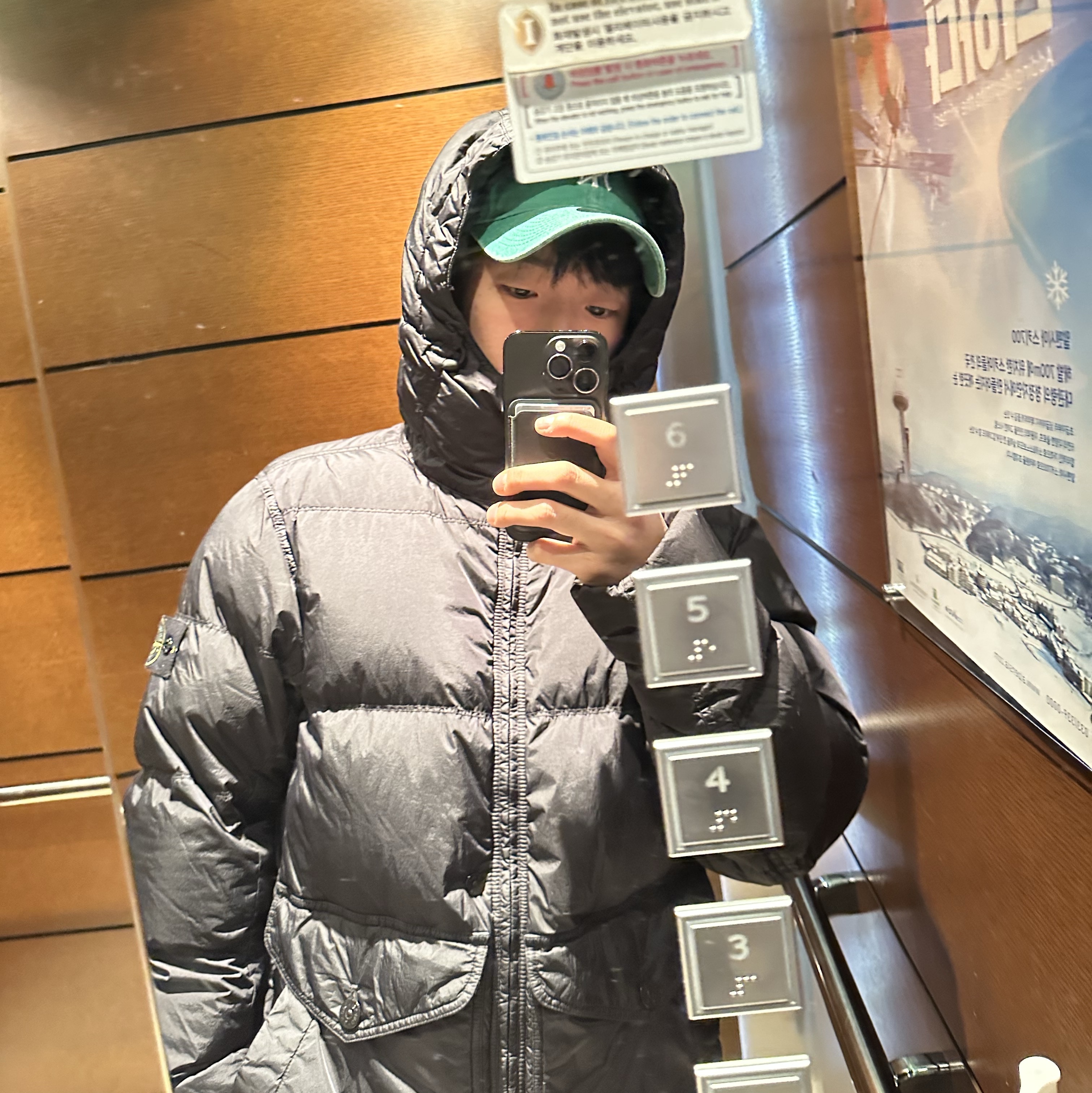 Stone Island 40723 Crinkle Reps Hooded Down Jacket Black - 24FW 착용 스타일