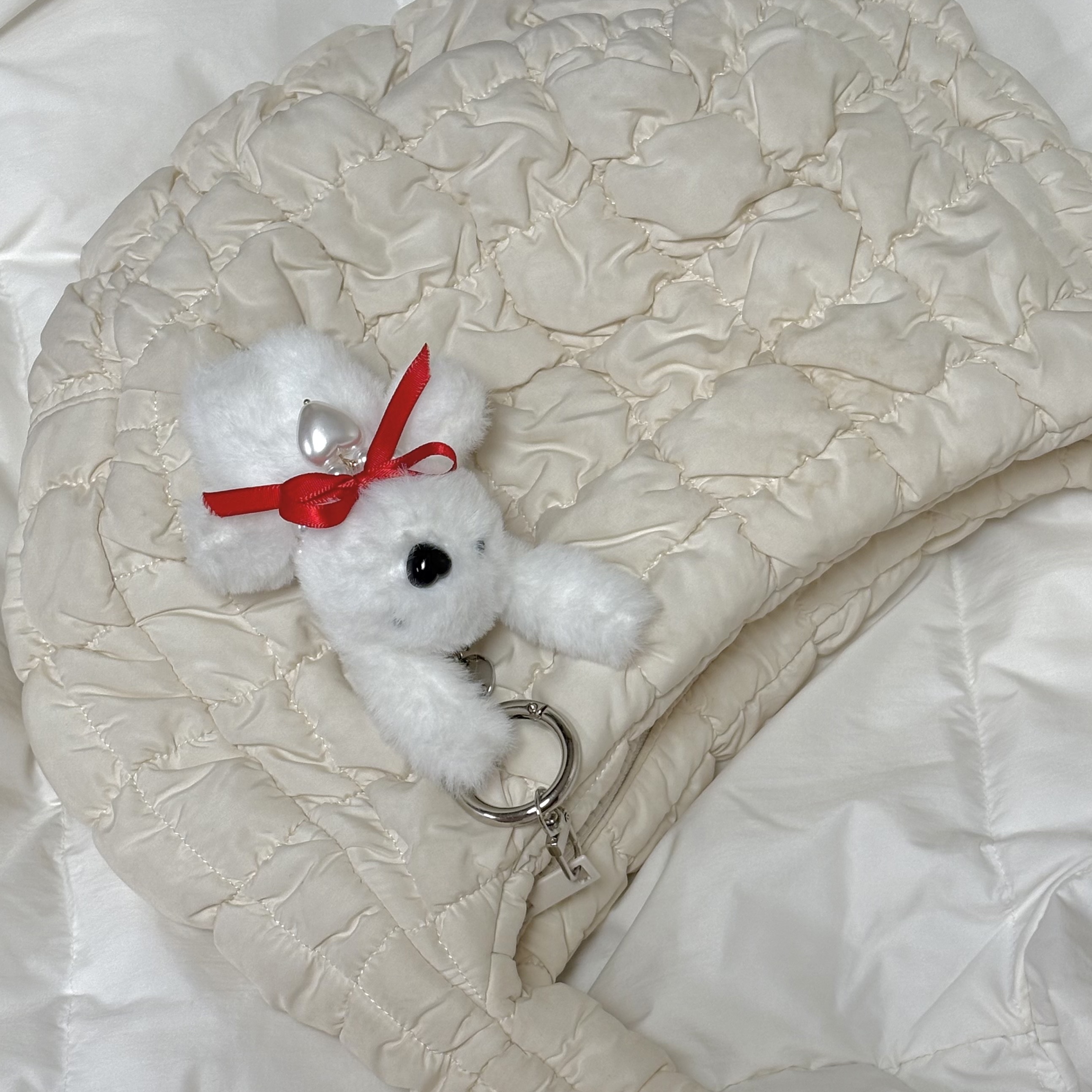 COS Quilted Mini Bag Cream 착용 스타일