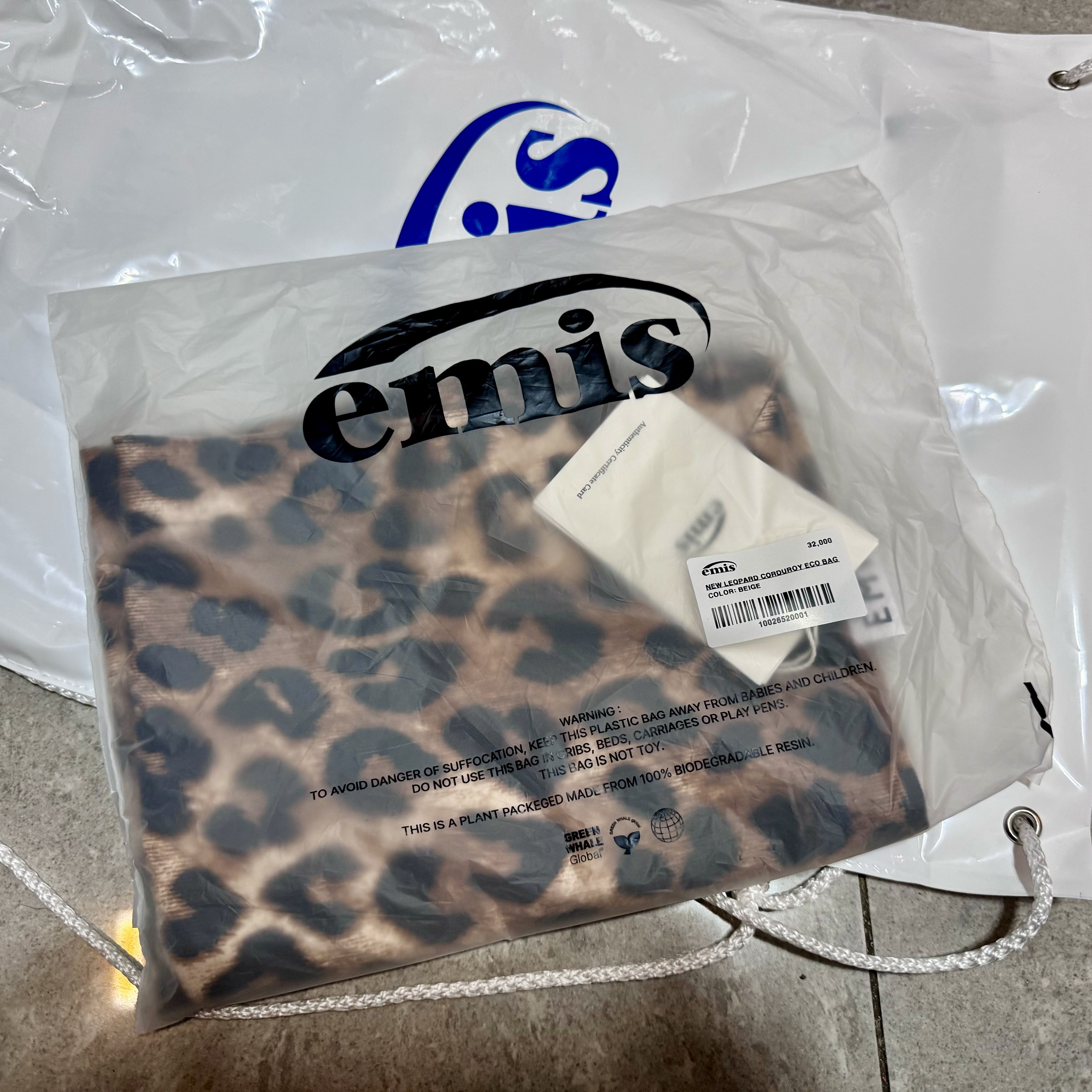 Emis New Leopard Corduroy Eco Bag Beige 착용 스타일