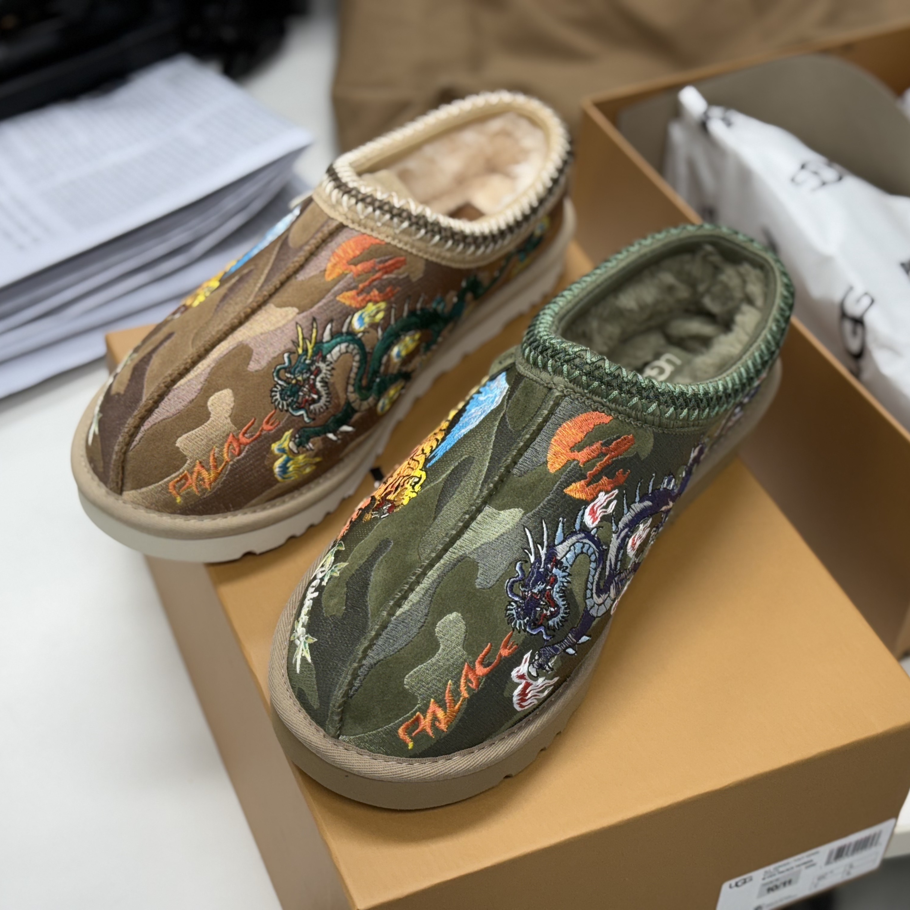 UGG x Palace Tasman Slipper Burnt Olive Camo, UGG x Palace Tasman Slipper Chestnut Camo 착용 스타일