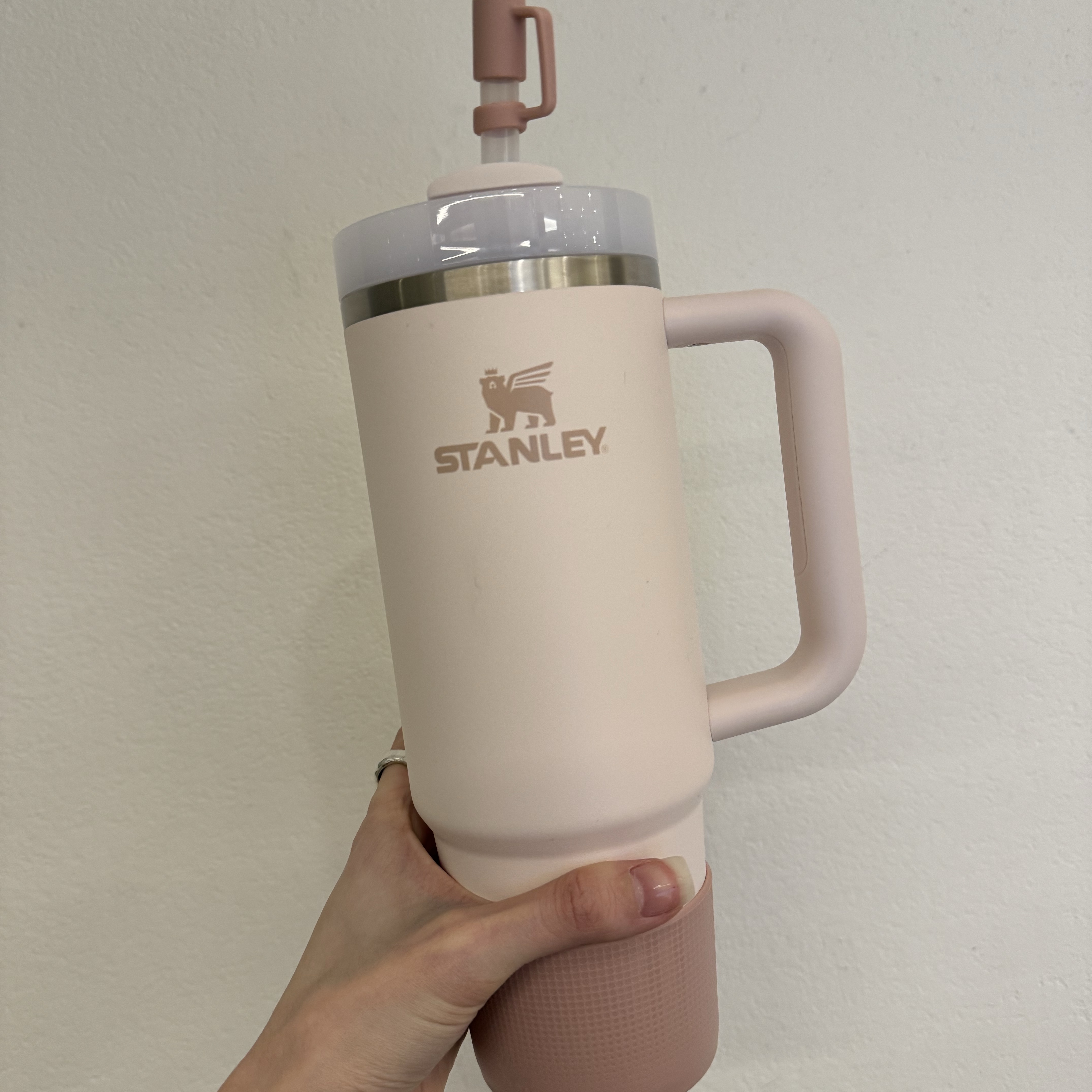 Stanley The Quencher H2.0 Flowstate Tumbler 887ml Rose Quartz 2.0 착용 스타일