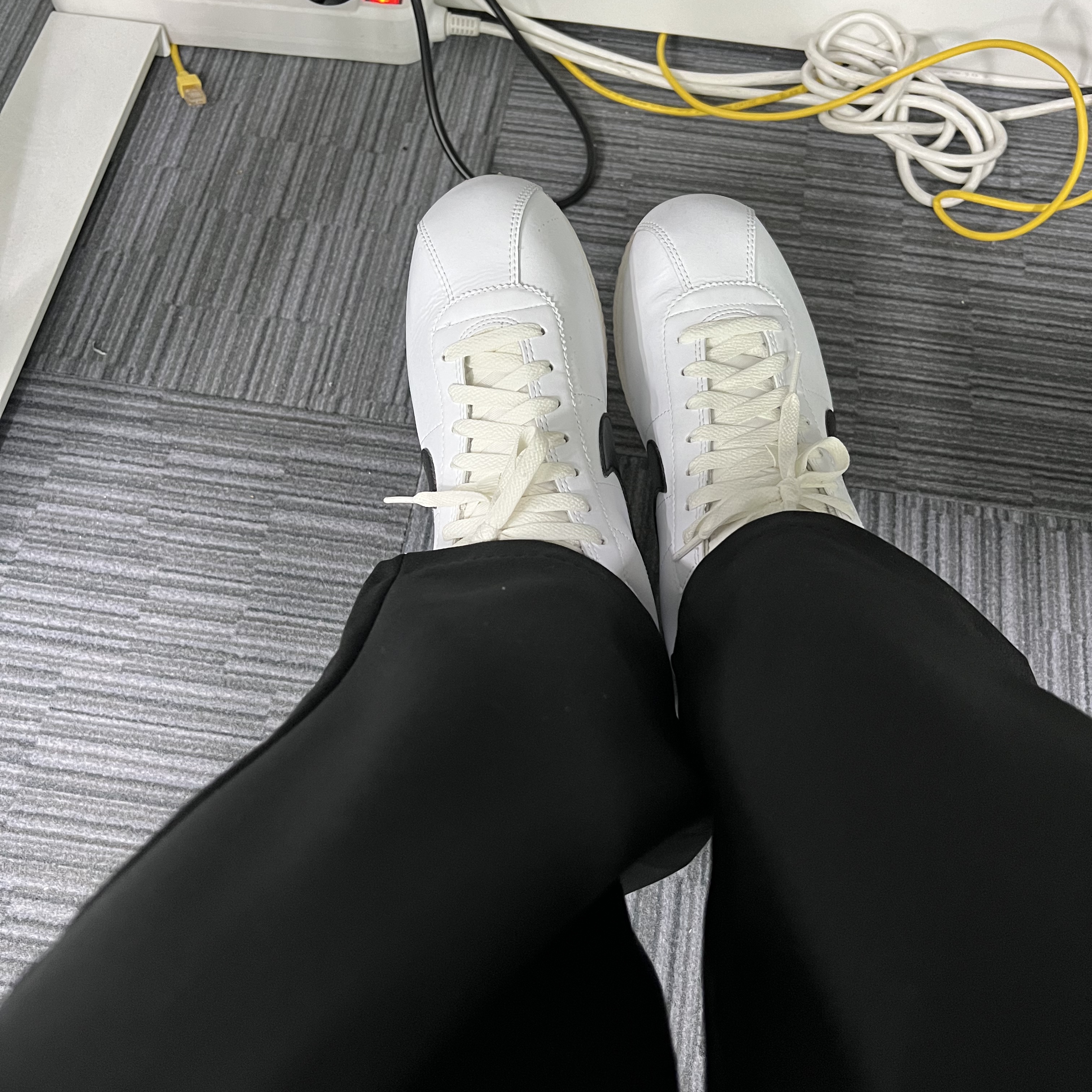 (W) Nike Cortez Leather White Black 착용 스타일