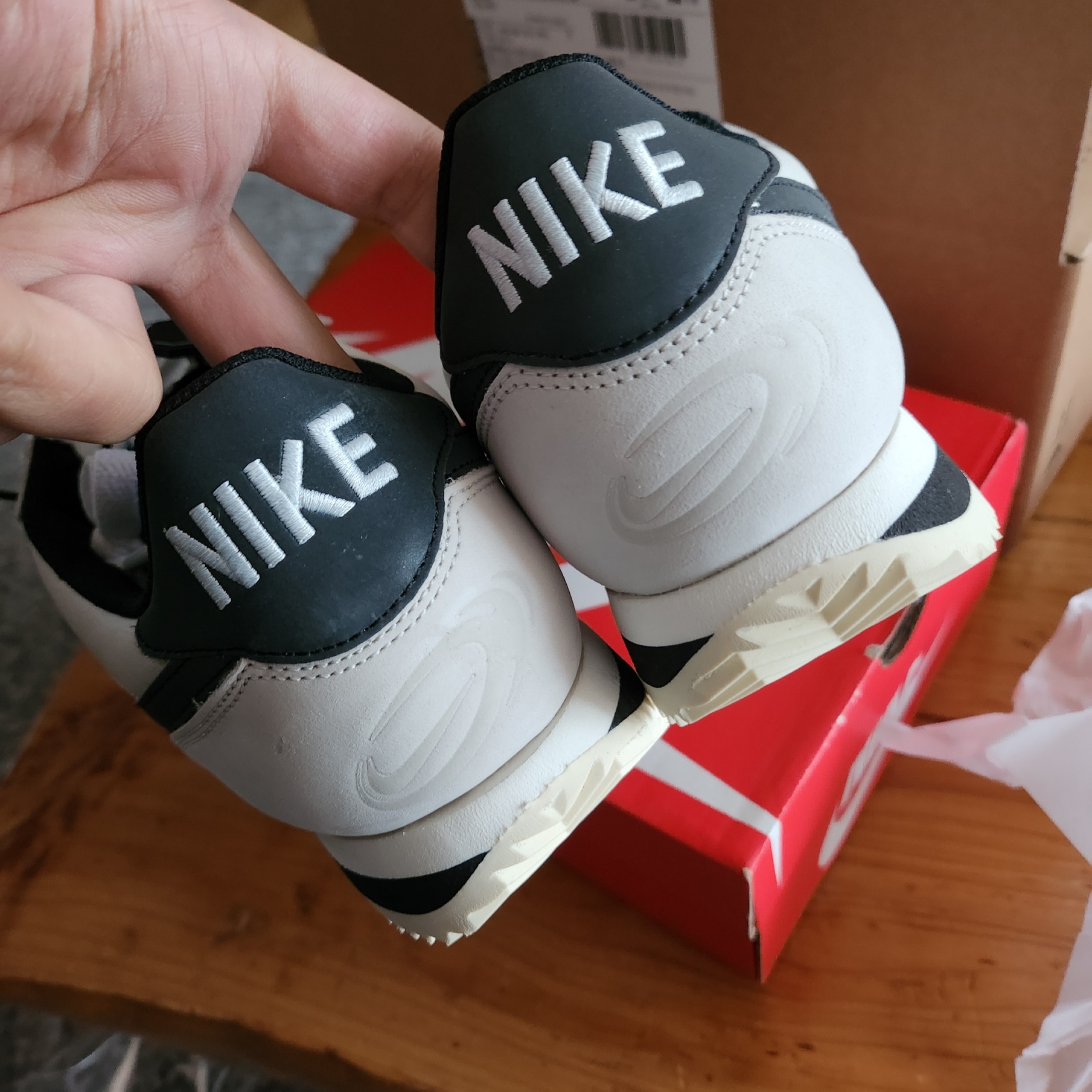 (W) Nike Cortez SE Supersonic Phantom Light Bone 착용 스타일 - 5