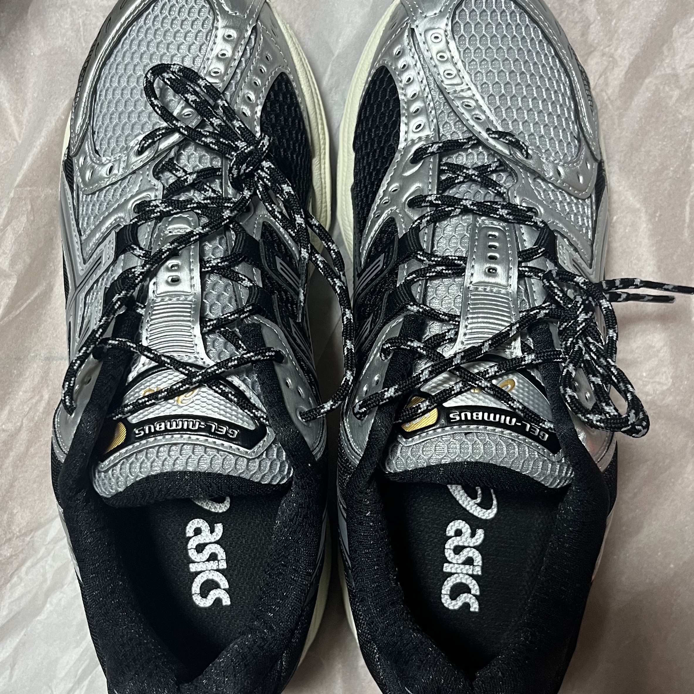Asics Gel-Nimbus 10.1 Piedmont Grey Pure Silver 착용 스타일 - 3