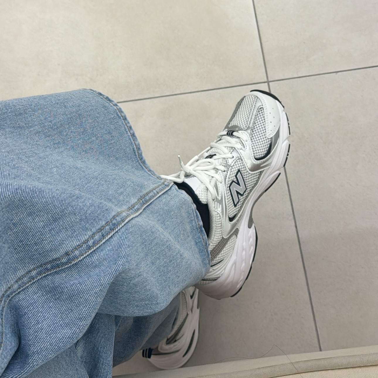 New Balance 530 White 착용 스타일