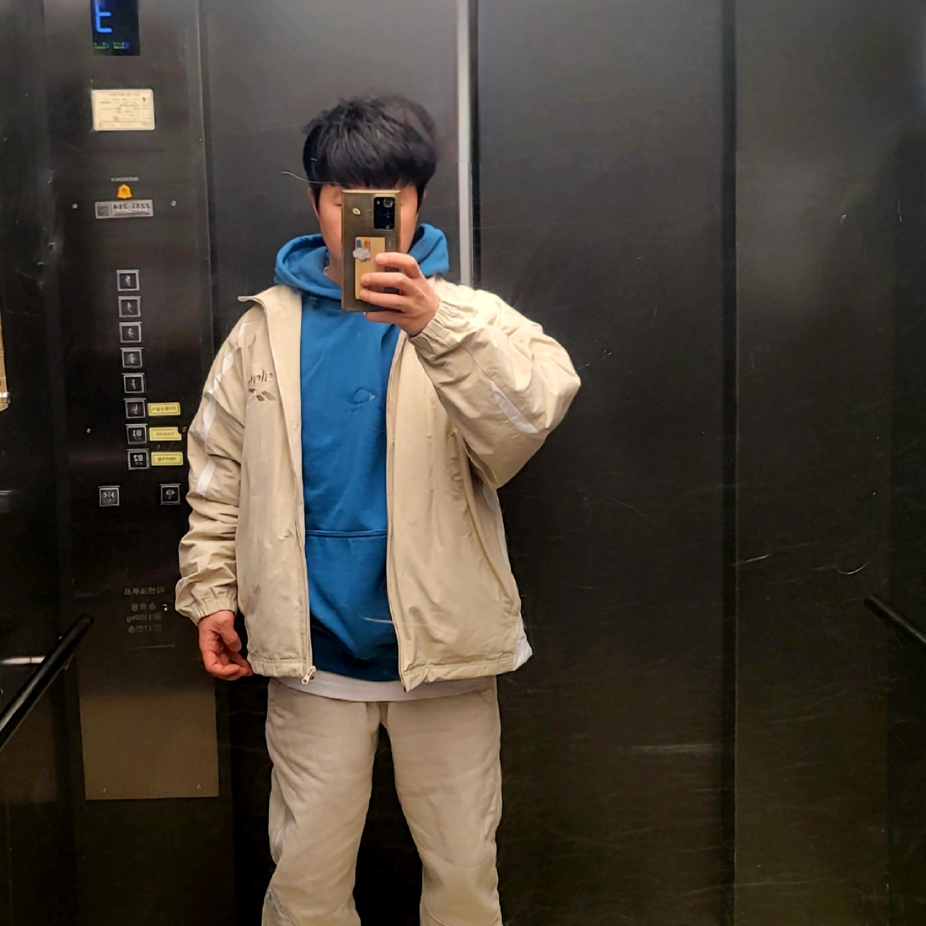 Palace x Oakley Hood Petrol - 24FW, Palace x Reebok Tracksuit Tan - 24SS 착용 스타일