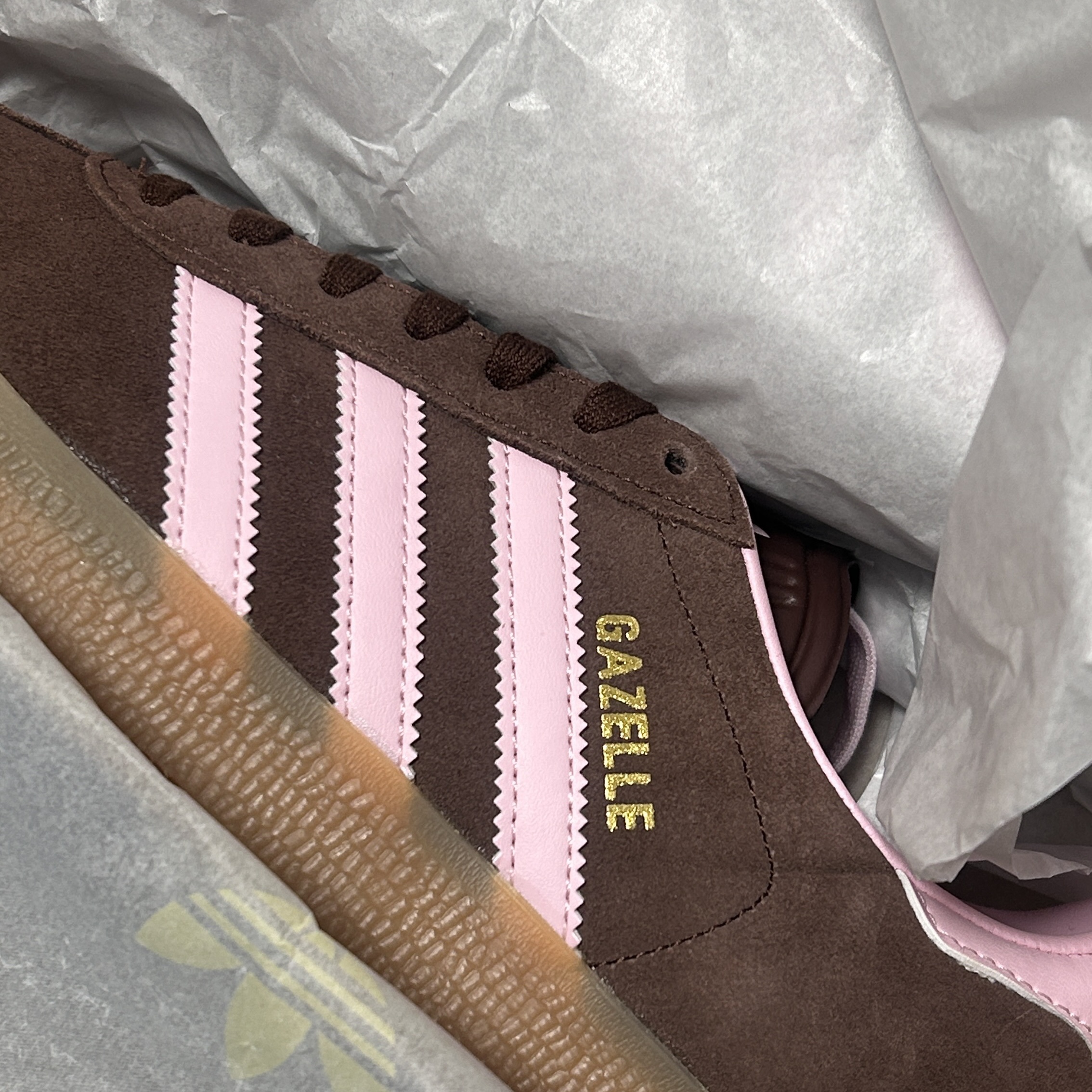 Adidas Gazelle Auburn Clear Pink 착용 스타일 - 2