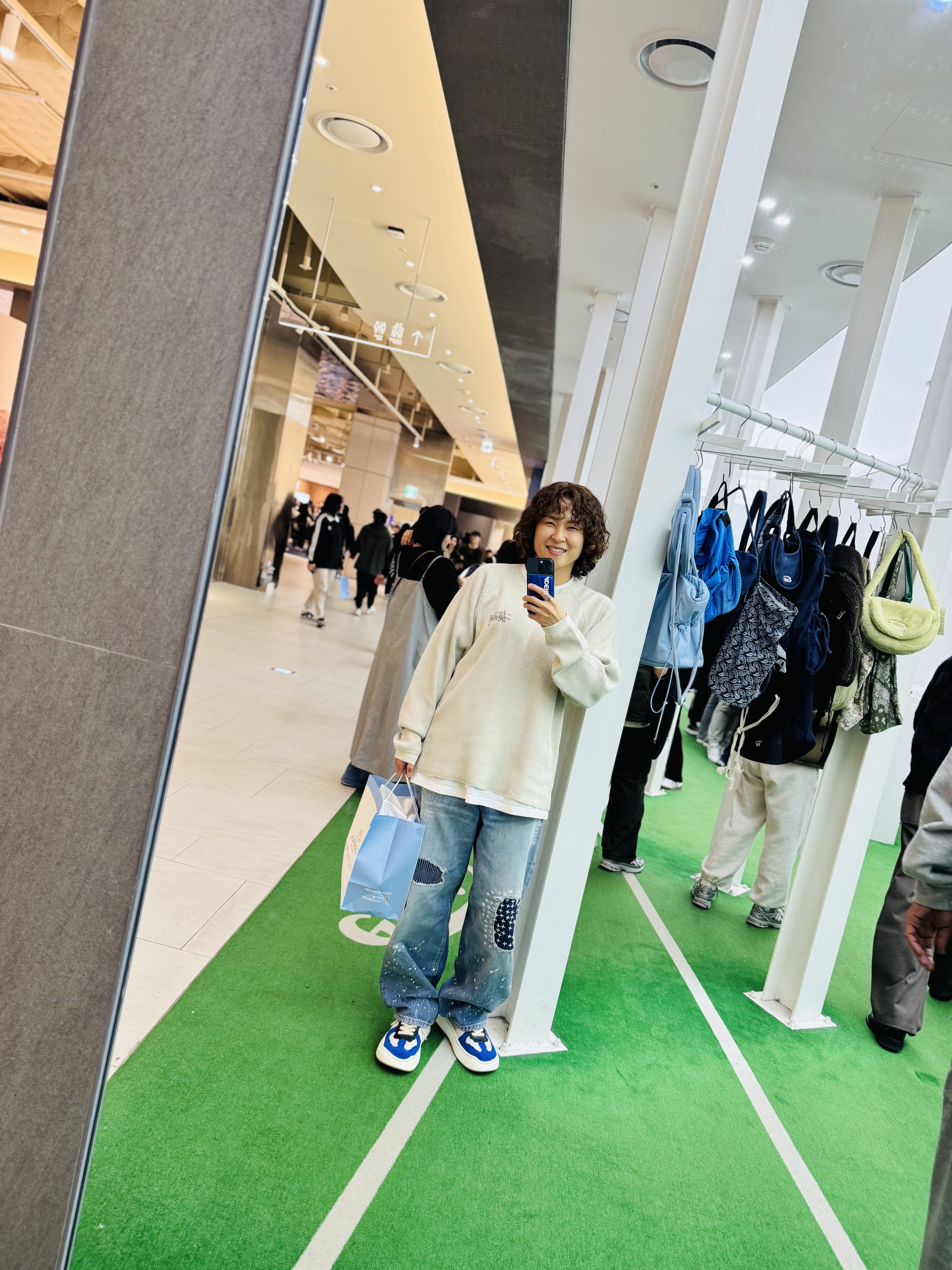 Stussy Wave Dye Beach Shell Jacket Black, Zara x Ader Error Jogger Pants Grey 착용 스타일 - 6
