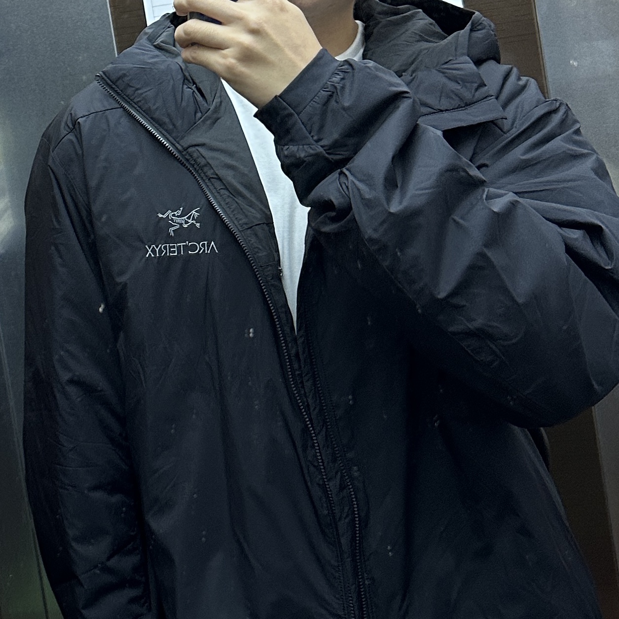 Arc'teryx Atom Hoody Black 착용 스타일
