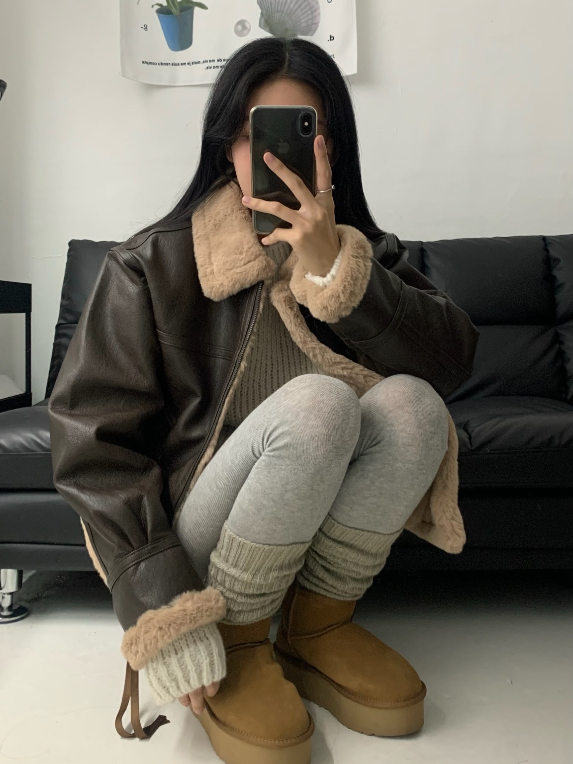 (W) UGG Classic Ultra Mini Platform Boots Chestnut 착용 스타일 - 1