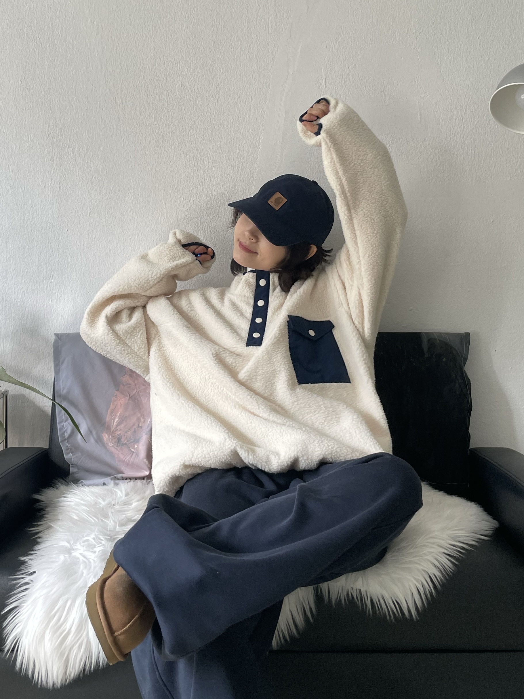 Carhartt Canvas Cap Navy, (W) UGG Tasman Slipper Chestnut 착용 스타일 - 3