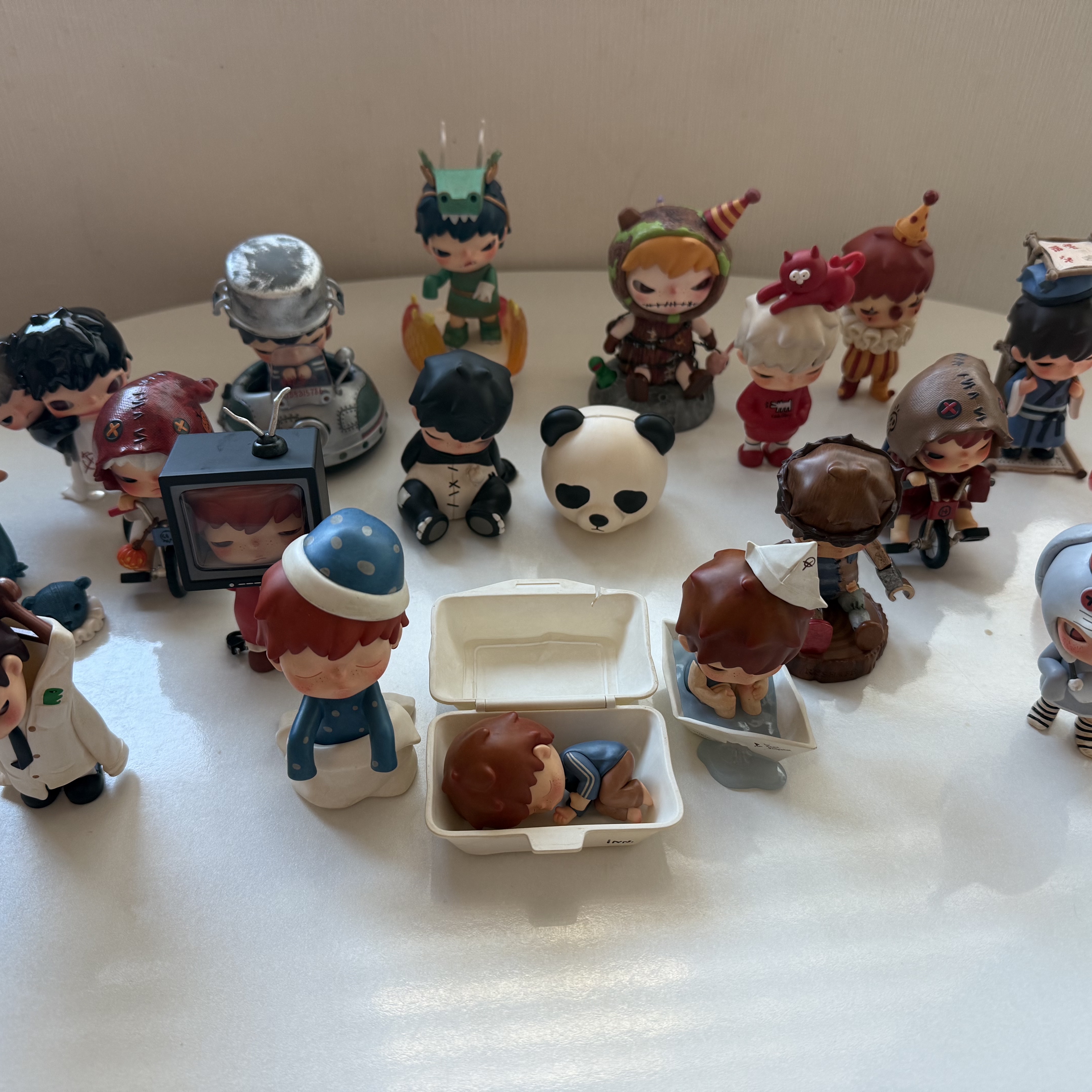 Pop Mart Hirono x Keith Haring Blister, Pop Mart Hirono Panda Blister 착용 스타일