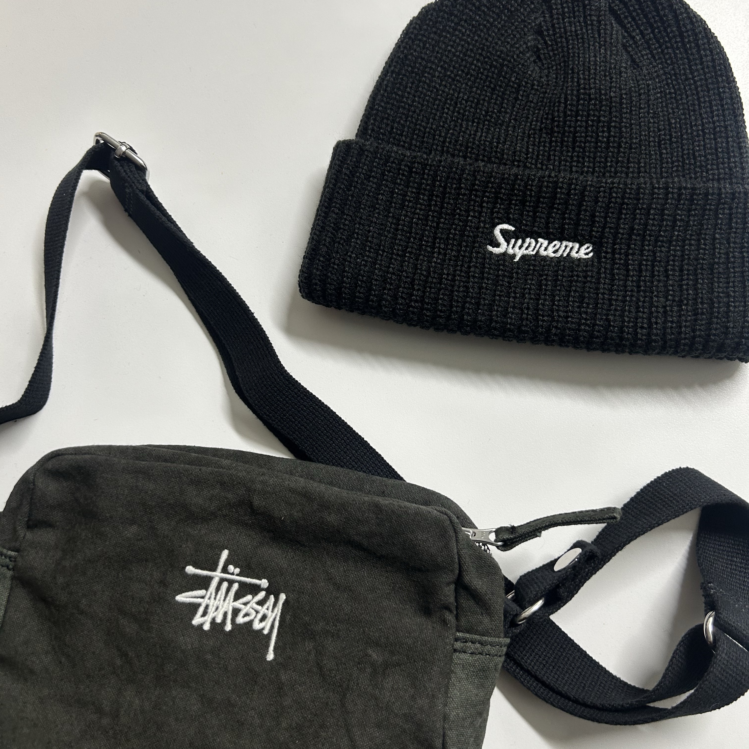 Stussy Canvas Side Pouch Washed Black, Supreme Loose Gauge Beanie Black 착용 스타일