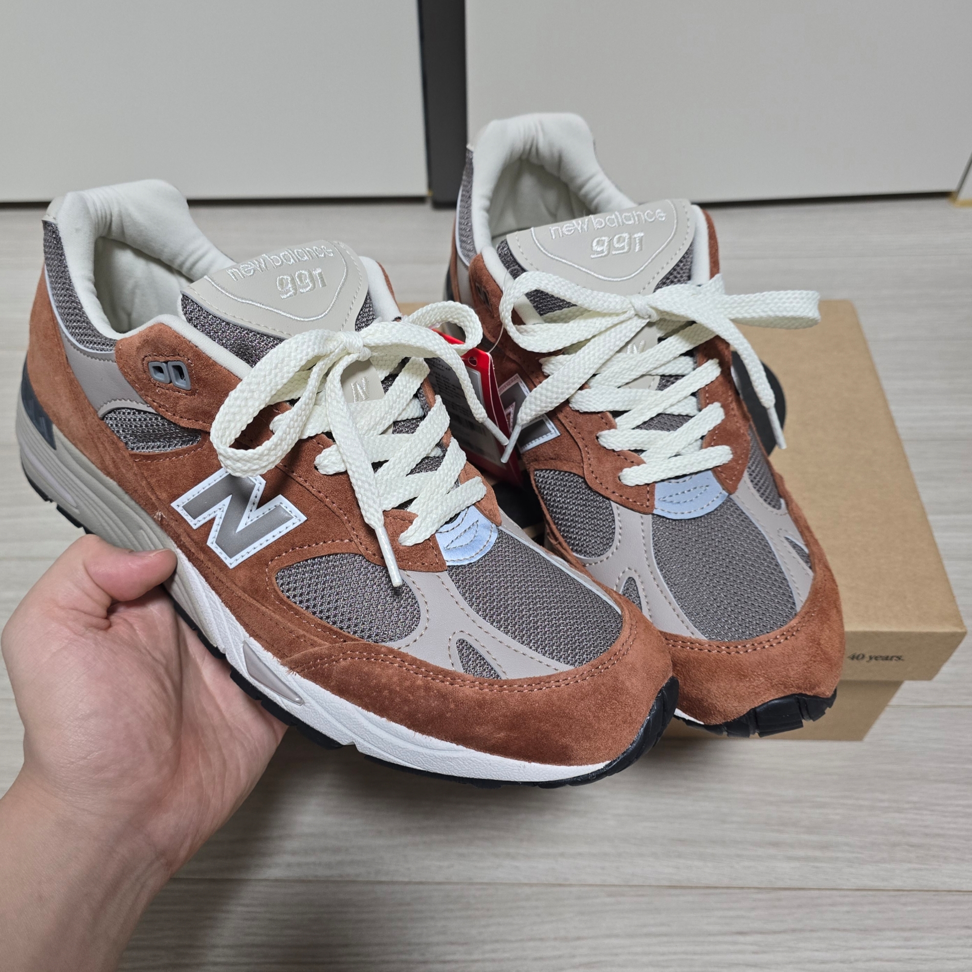 New Balance 991 Made in UK Sequoia Falcon 착용 스타일