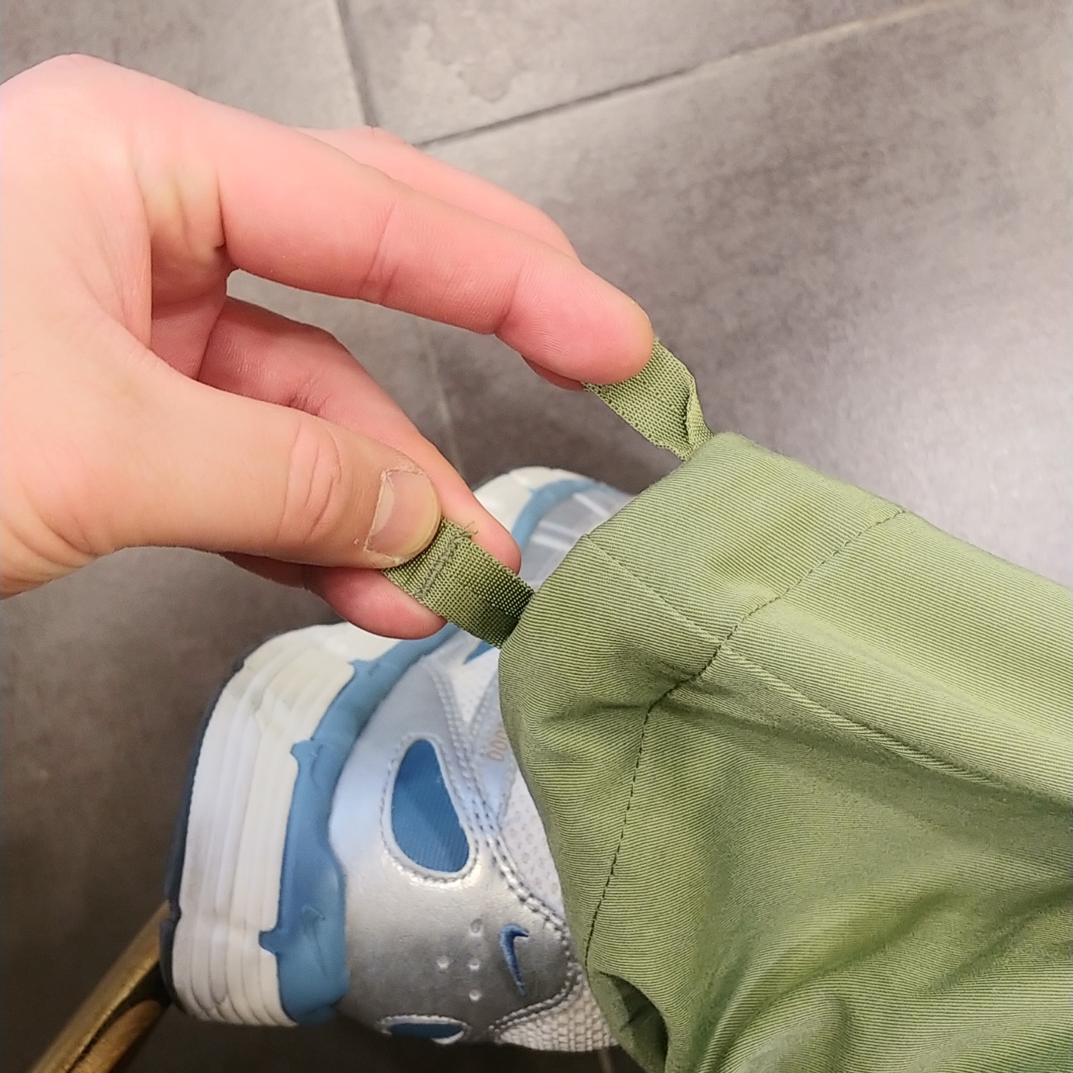 Jordan Essentials Chicago Pants Sky J Light Olive Black - Asia, Nike P-6000 White Metallic Silve Pale Ivory Aegean Storm 착용 스타일 - 2