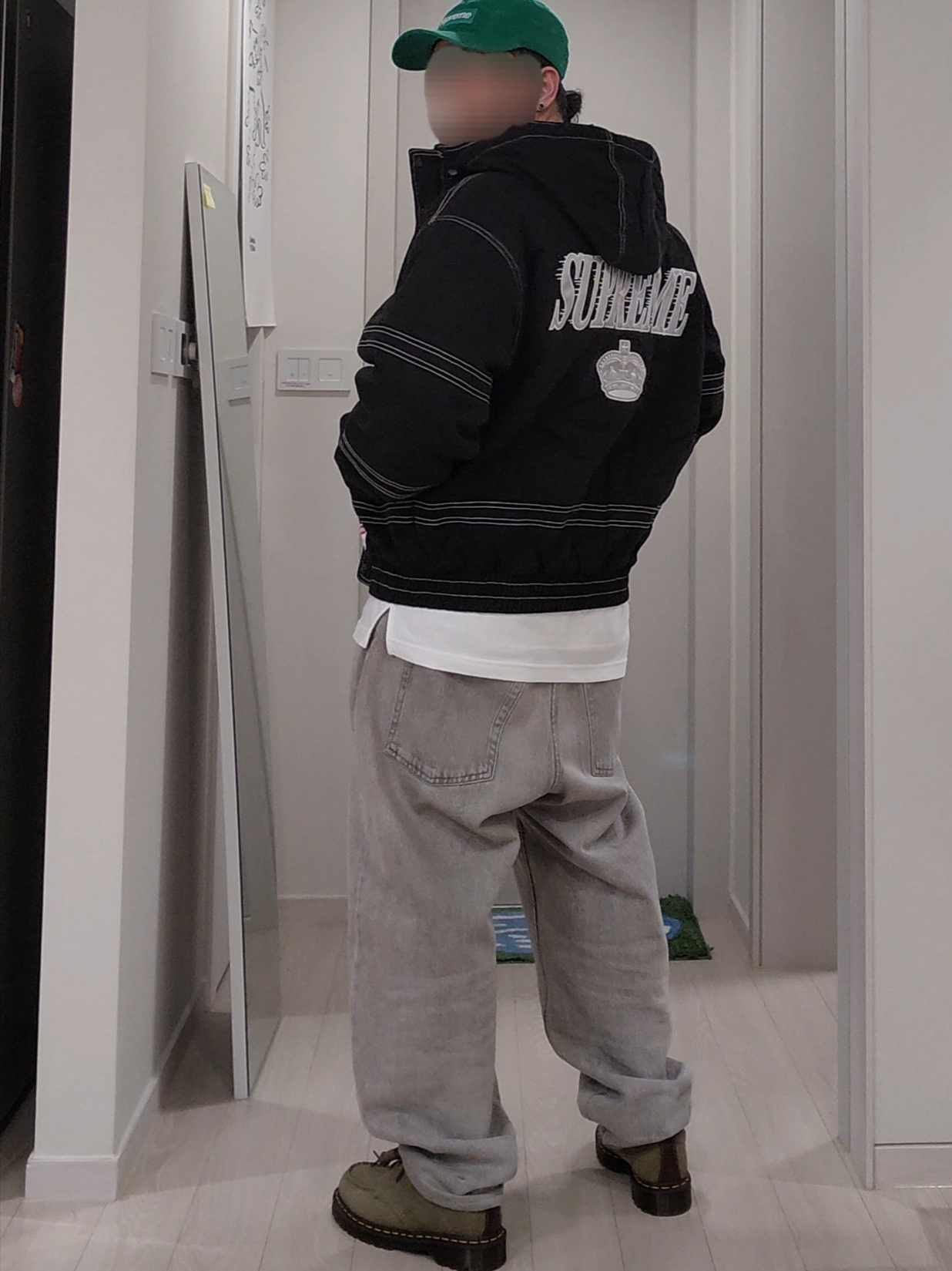 Supreme Mitchell & Ness Twill Stadium Jacket Black - 24FW, Supreme Box Logo Hooded Sweatshirt Ash Grey - 23FW 착용 스타일 - 5