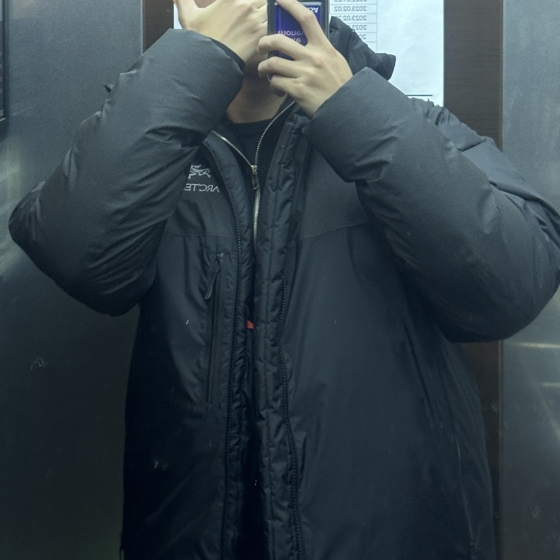 Arc'teryx Alpha Parka Black 착용 스타일