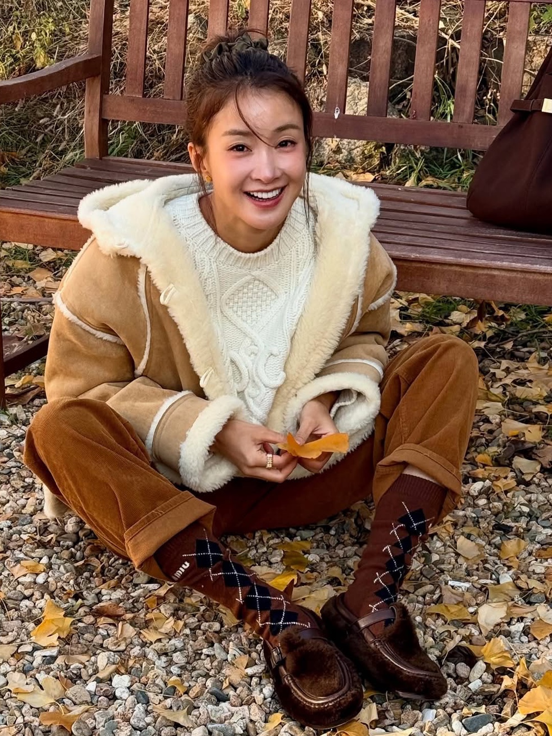 (W) Matin Kim Reversible Mustang Jumper Camel, STU Women Reversible Long Mustang Brown 착용 스타일 - 2