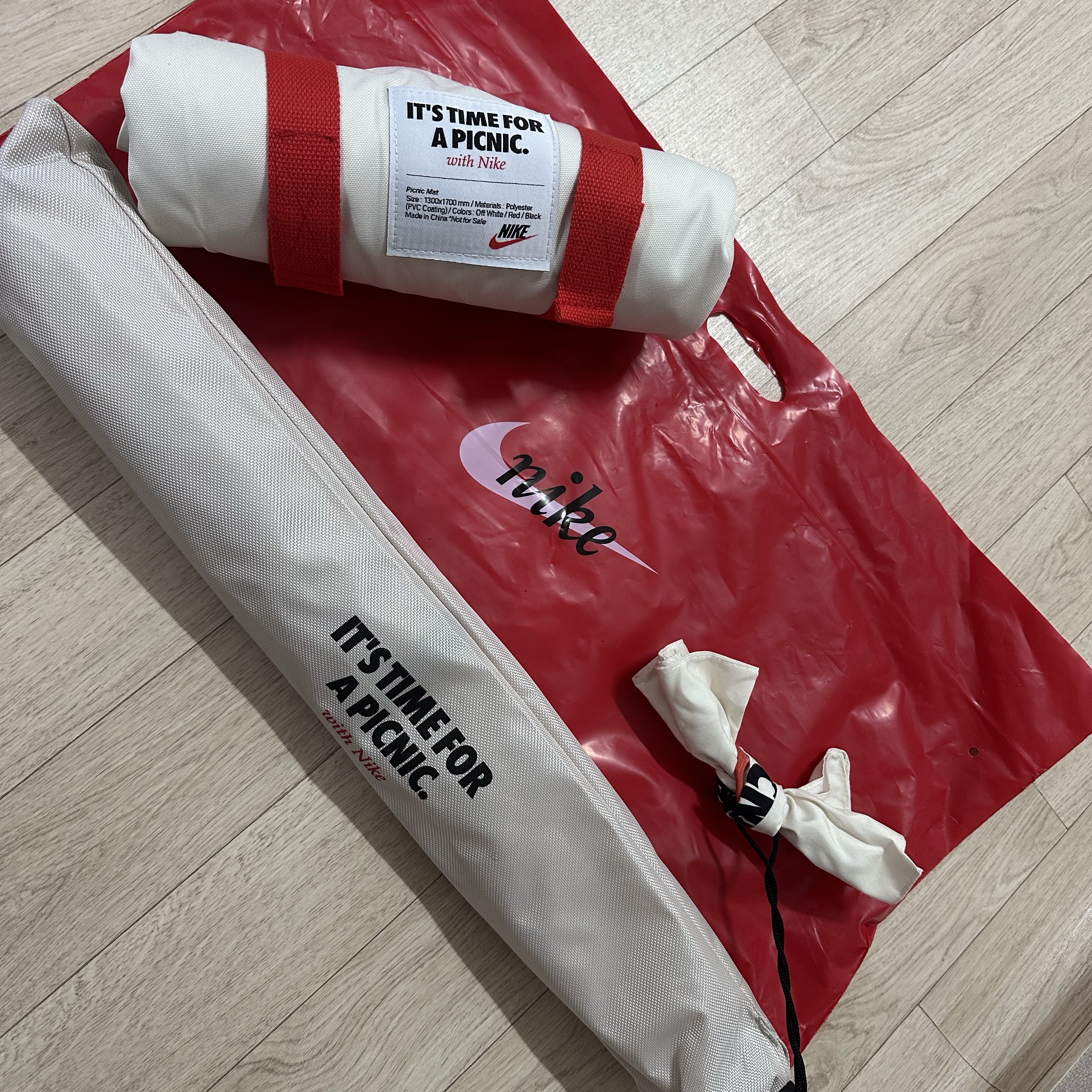 Nike Members Days Daily Check-In Gift Set Picnic Mat & Picnic Table & Table Mat (6700 Limited) 착용 스타일