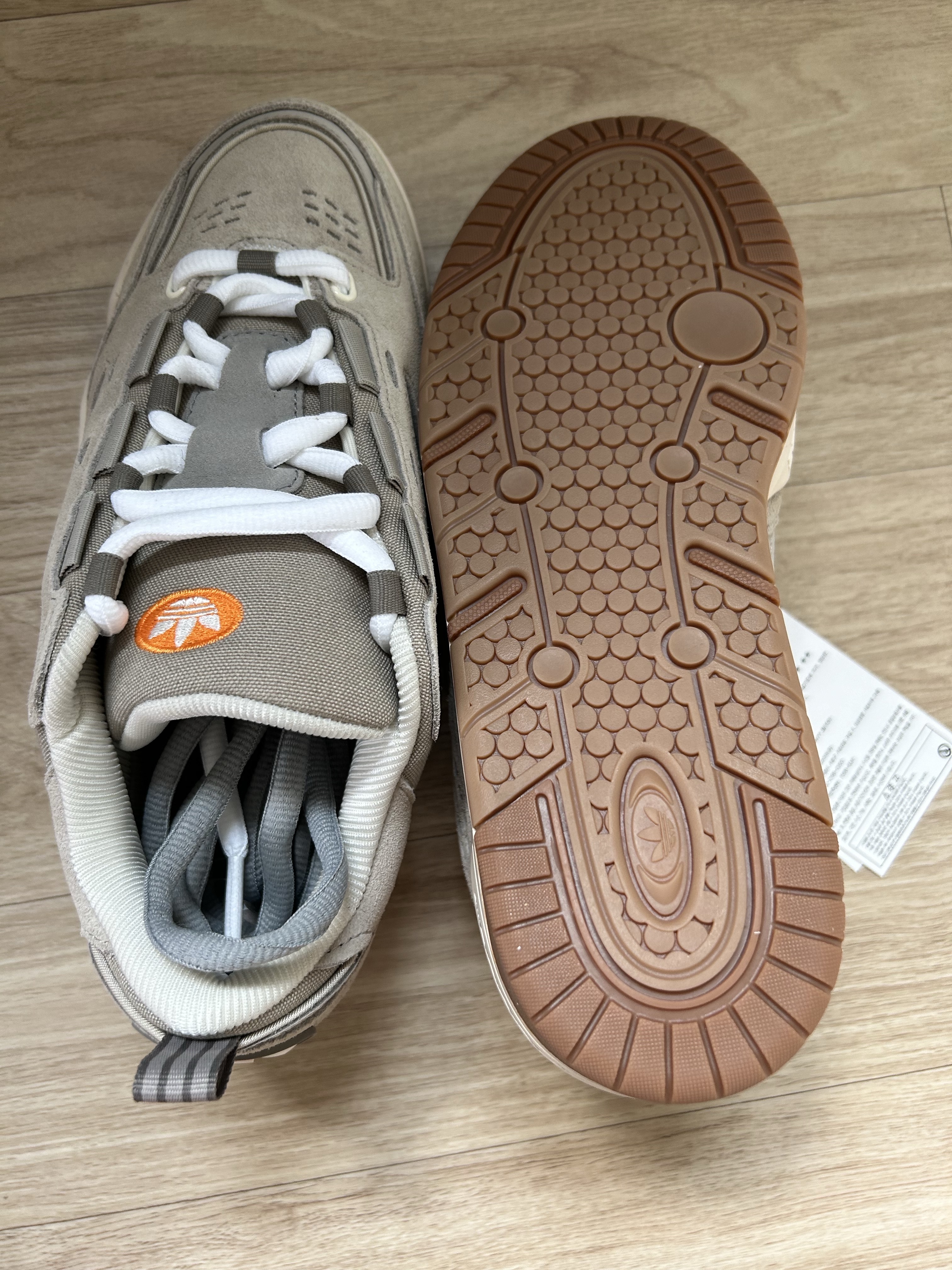 Adidas x Dime Adi 2000 Low Light Brown Chalk White 착용 스타일