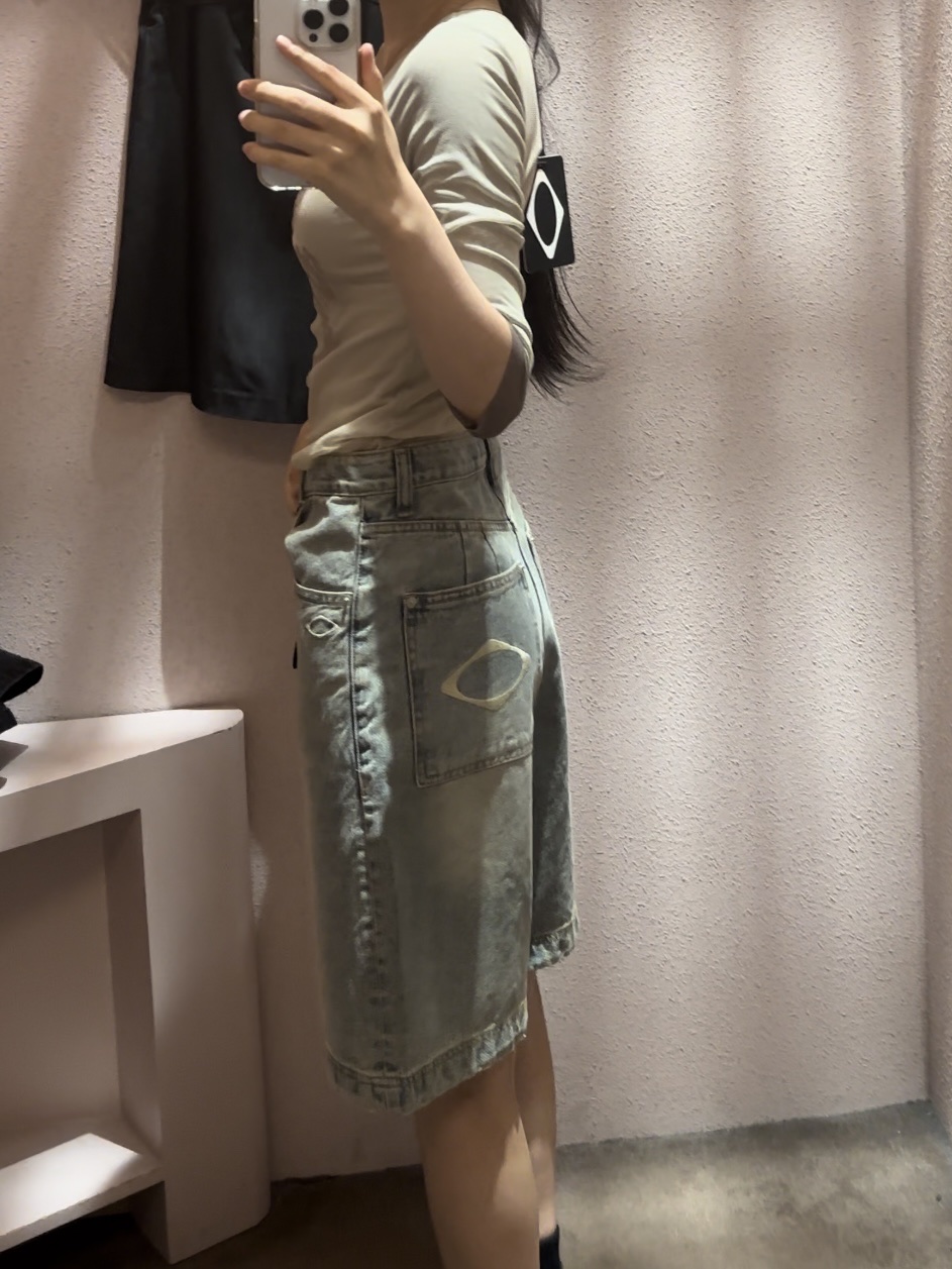 (W) Mischief Denim Bermuda Pants Light Blue, (W) Mischief Boat Neck Mesh Top Beige 착용 스타일 - 2