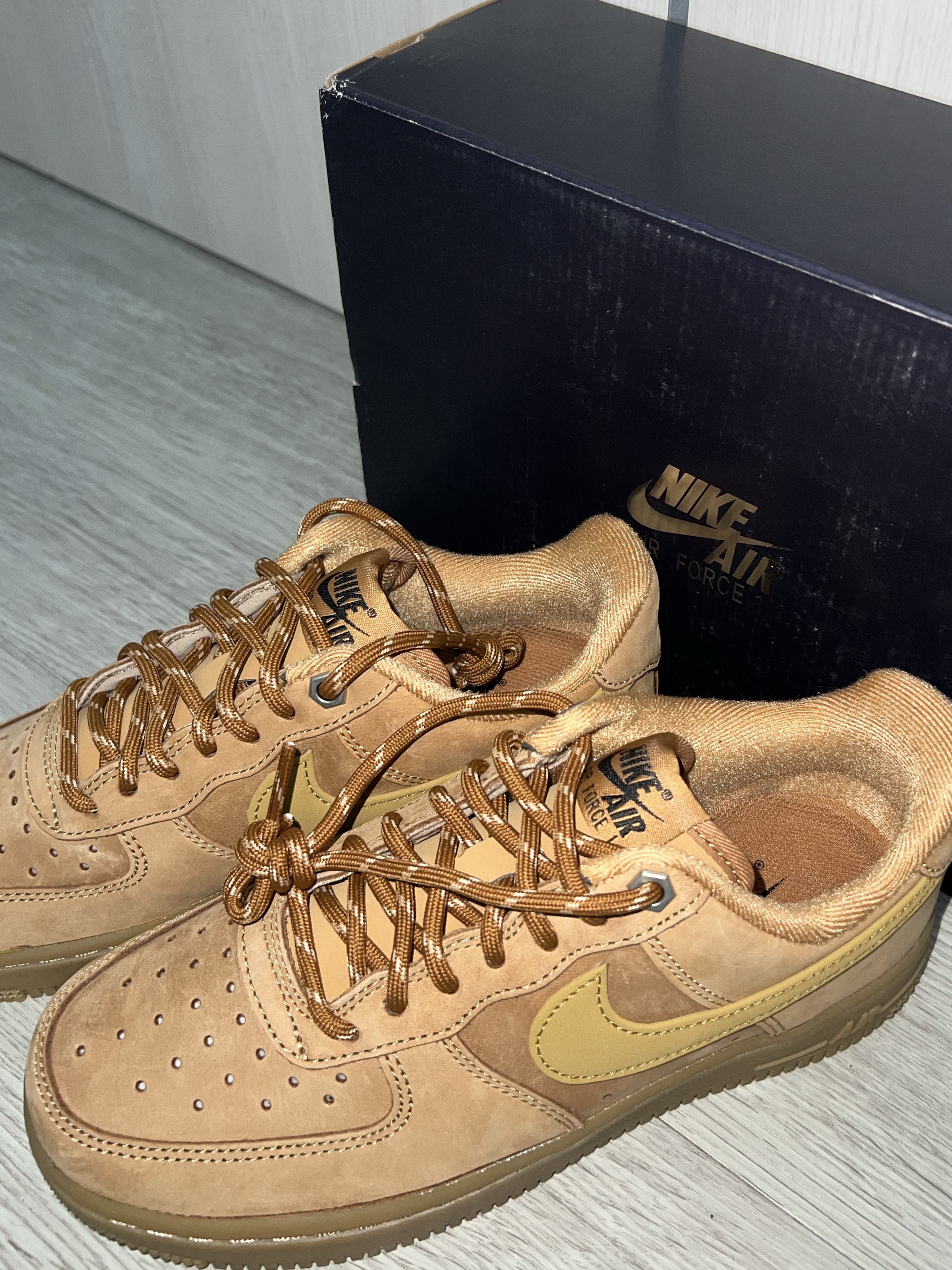 (W) Nike Air Force 1 '07 WB Flax Wheat, (W) The North Face Nuptse Short Jacket Black 착용 스타일 - 3