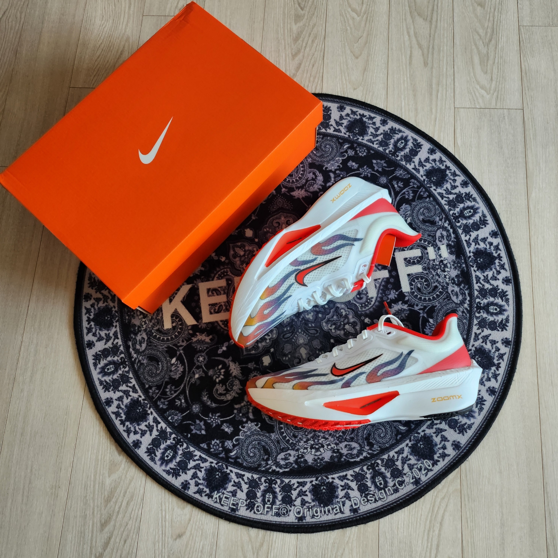 Nike Zoom Fly 6 PRM White Habanero Red 착용 스타일