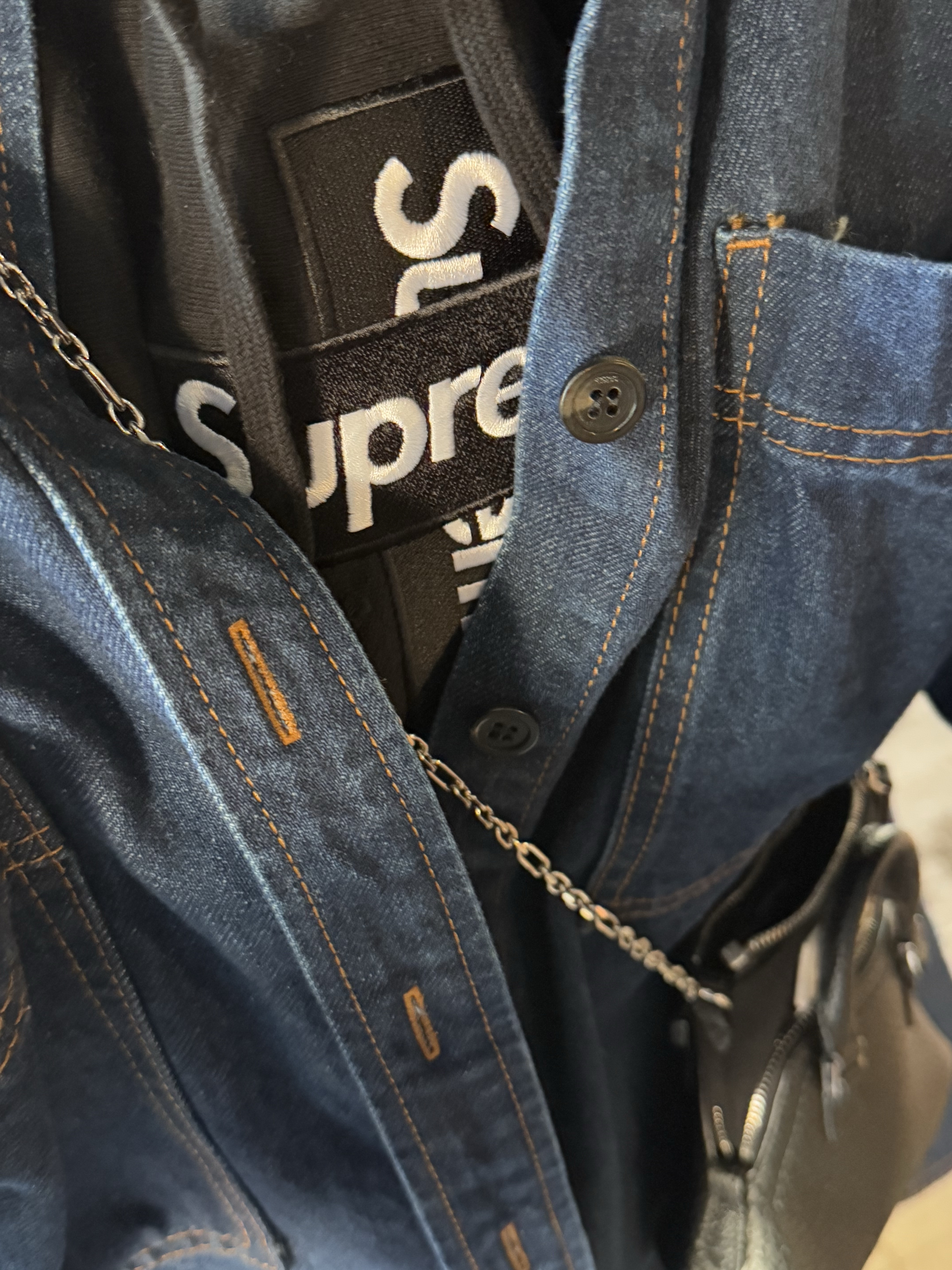Supreme Cross Box Logo Hooded Sweatshirt Black - 20FW, Maison Margiela 5AC Classique Baby Bag Black 착용 스타일 - 1