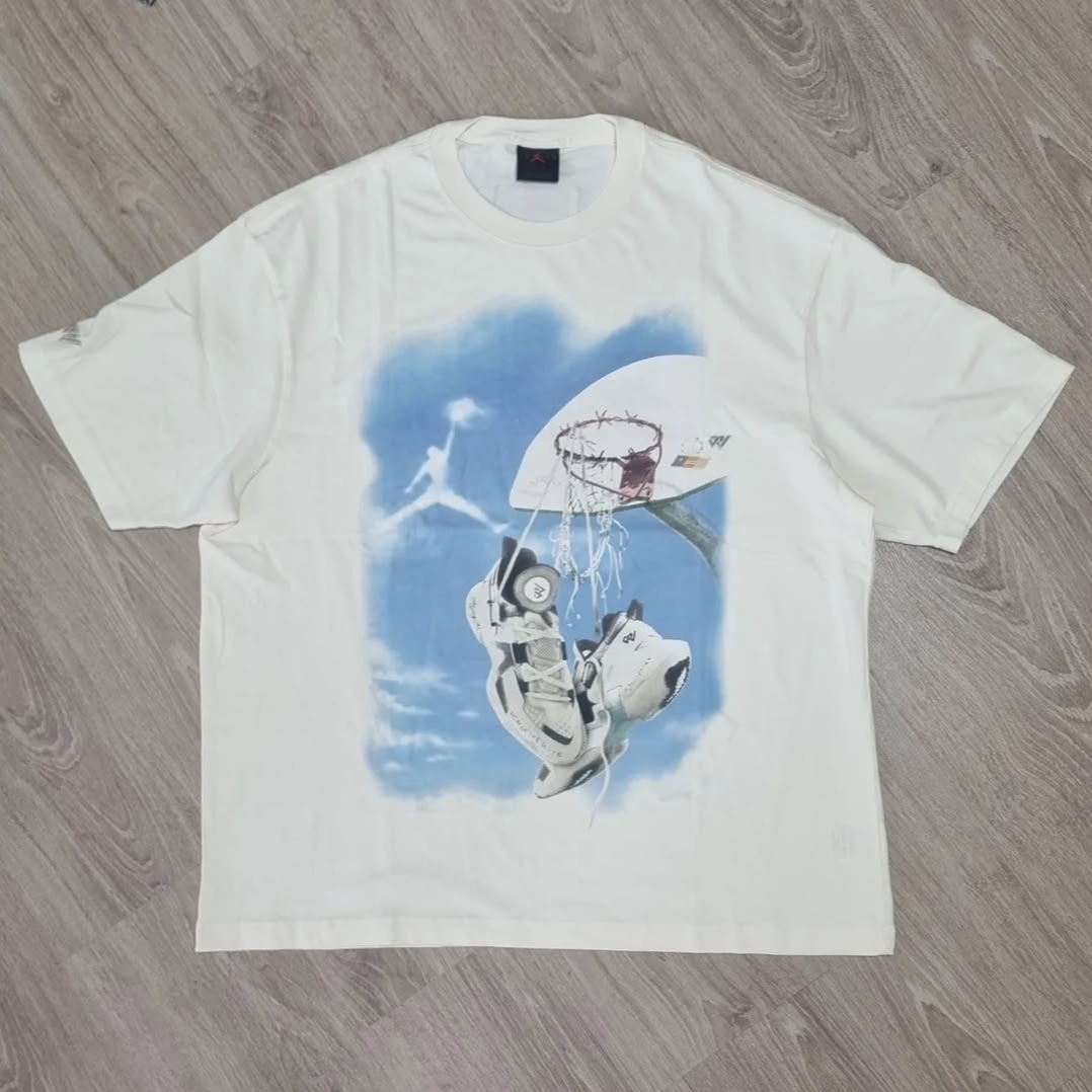 Jordan x Russell Westbrook Honor the Gift T-Shirt - US/EU 착용 스타일
