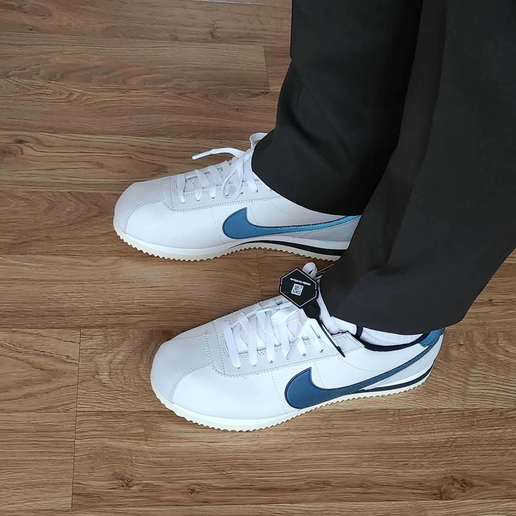 (W) Nike Cortez SE Supersonic Phantom Light Bone 착용 스타일 - 7