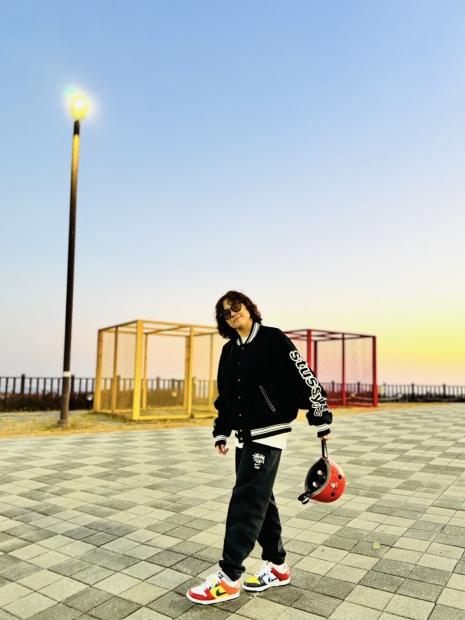 Stussy Wave Dye Beach Shell Jacket Black, Zara x Ader Error Jogger Pants Grey 착용 스타일 - 5