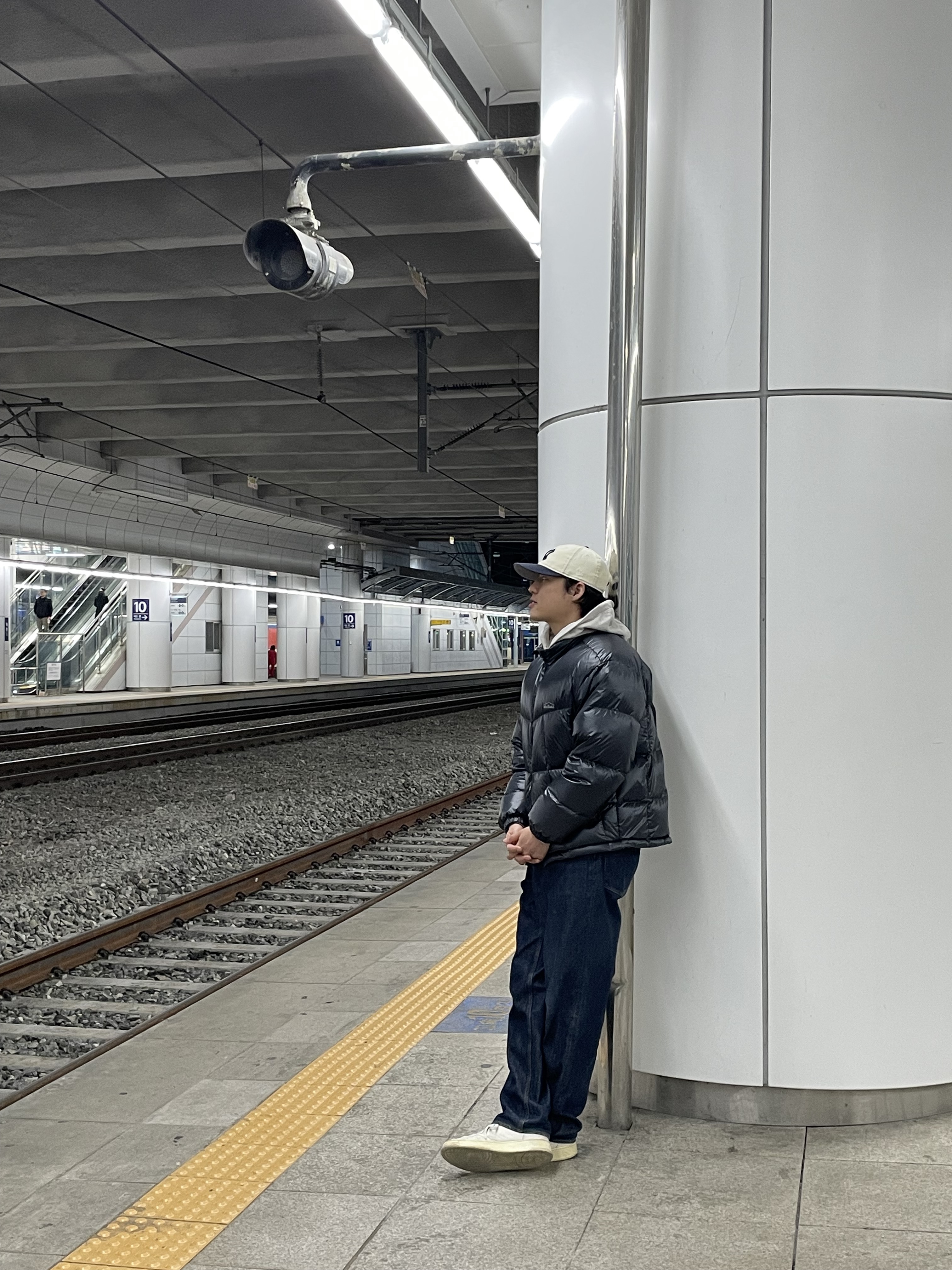 Wildthings Mountain Field Down Puffer Graphite 착용 스타일 - 2