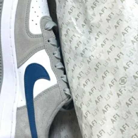 Nike Air Force 1 '07 LV8 Athletic Club Light Smoke Grey Marina 착용 스타일