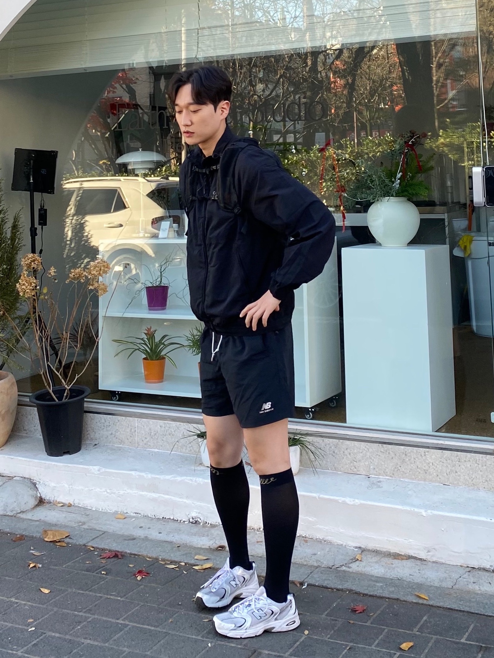 Socks Up Compression Running Knee Socks Black, New Balance 530 White 착용 스타일 - 1