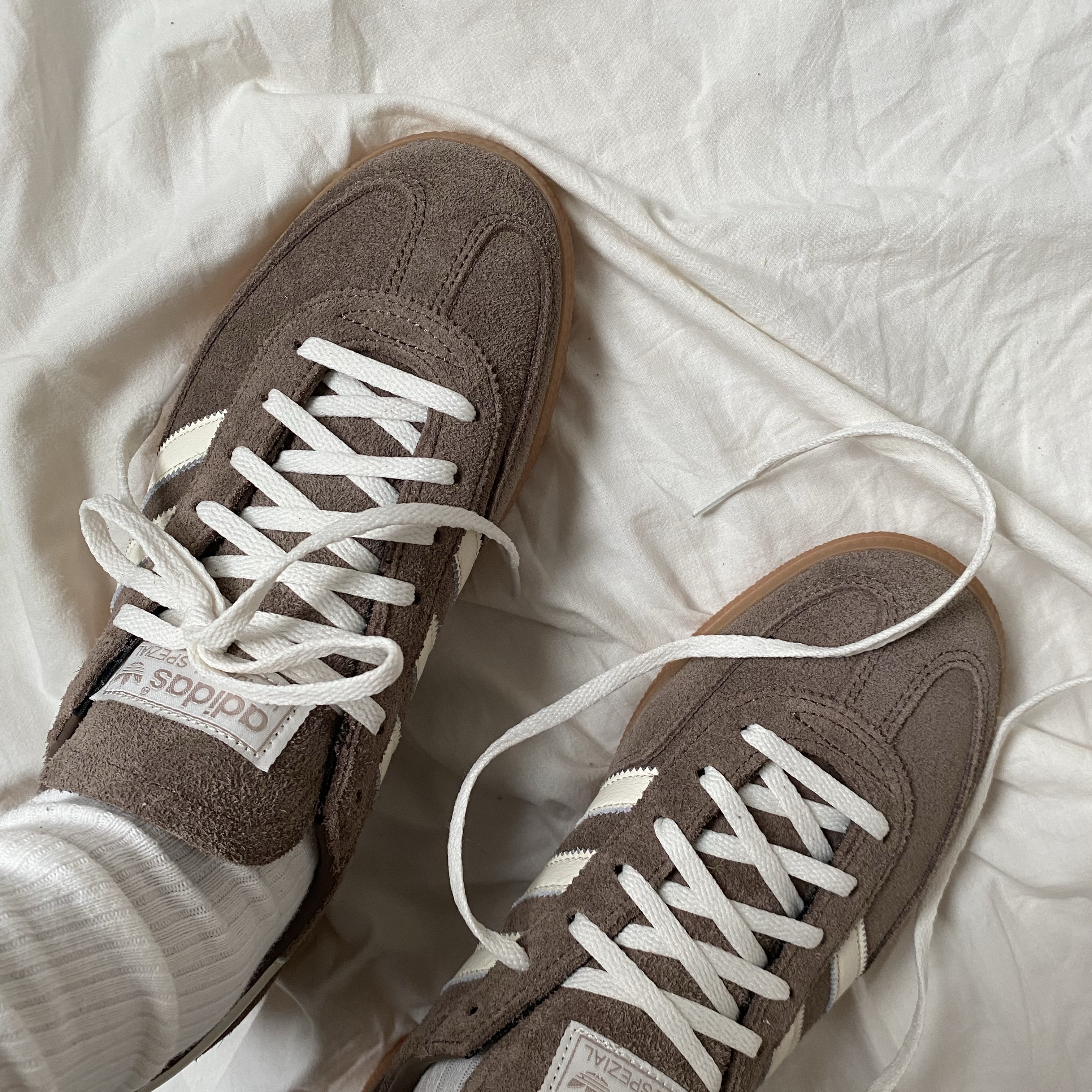 (W) Adidas Spezial Handball Earth Strata Off White 착용 스타일