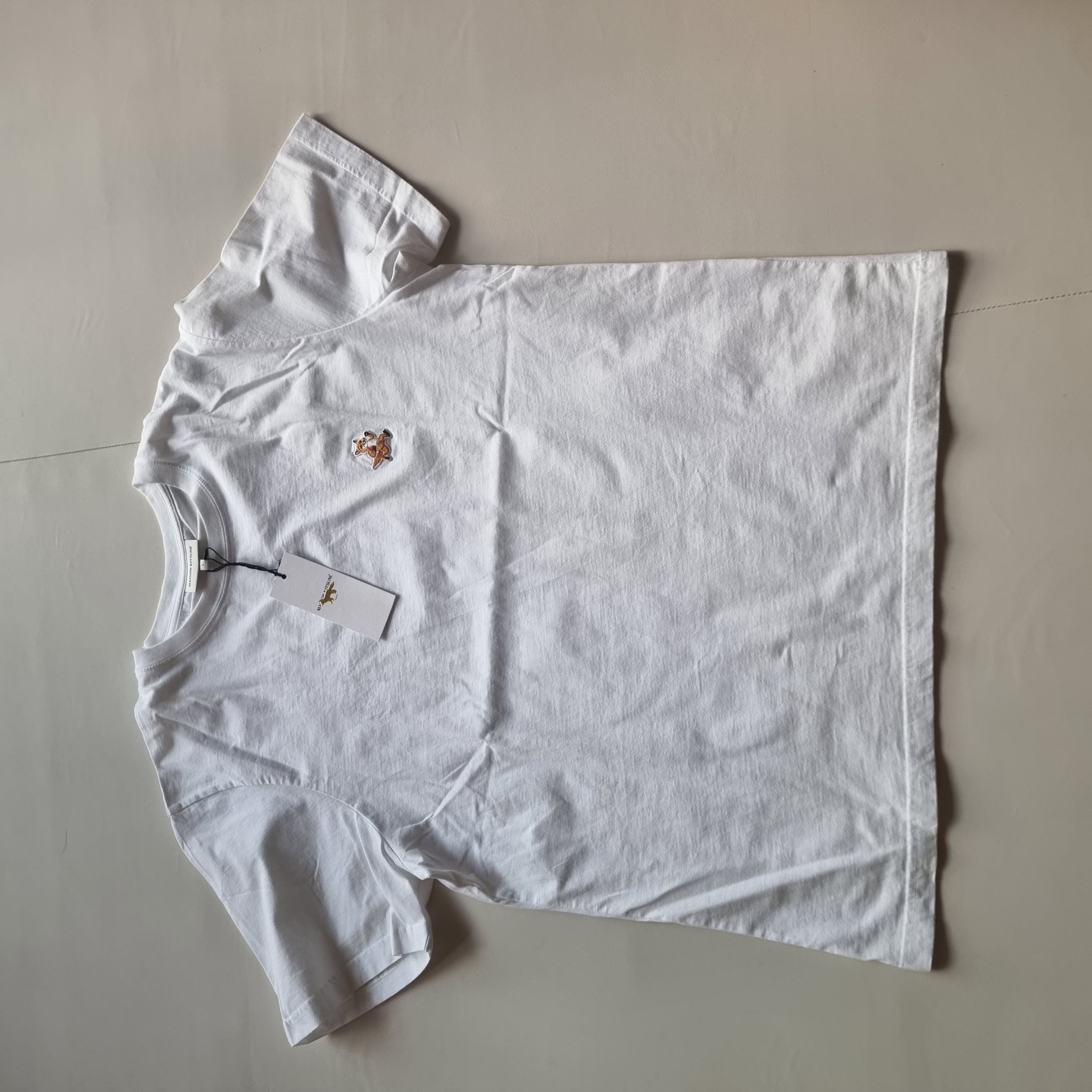 Maison Kitsune Speedy Fox Patch Comfort T-Shirt White 착용 스타일 - 2