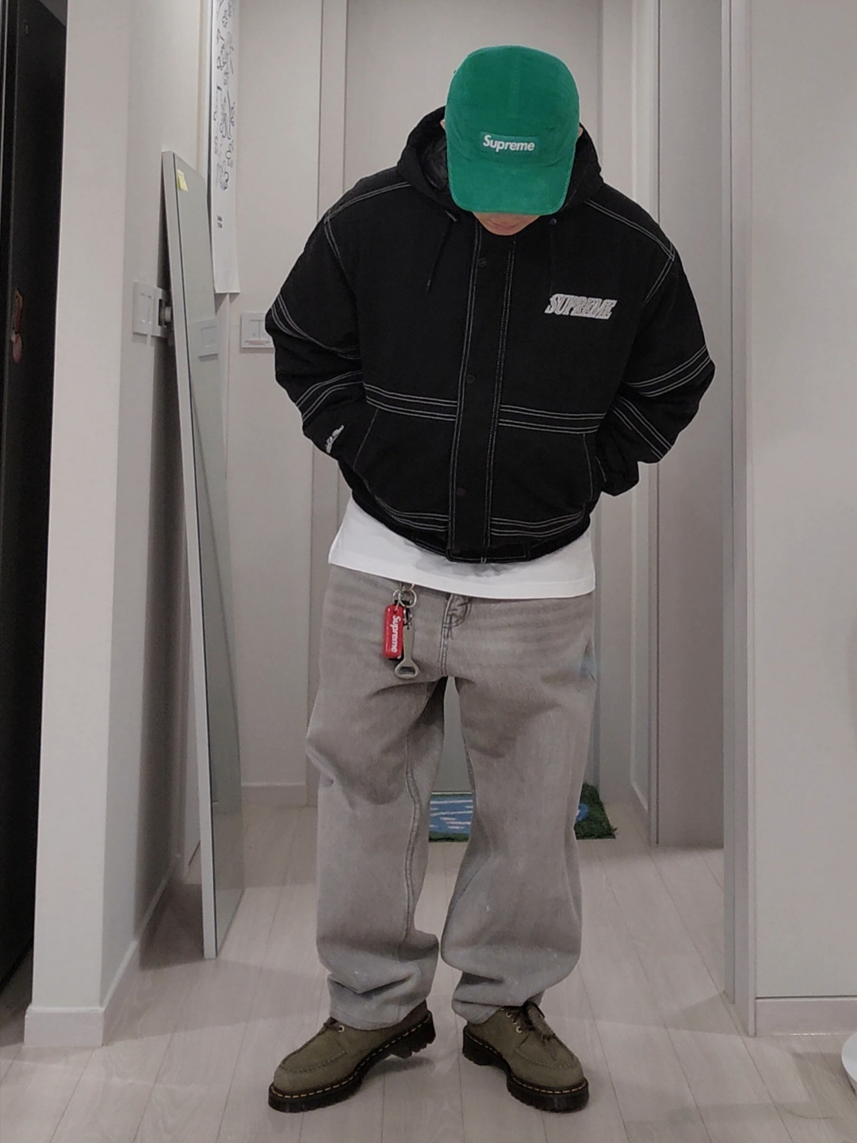 Supreme Mitchell & Ness Twill Stadium Jacket Black - 24FW, Supreme Box Logo Hooded Sweatshirt Ash Grey - 23FW 착용 스타일 - 3