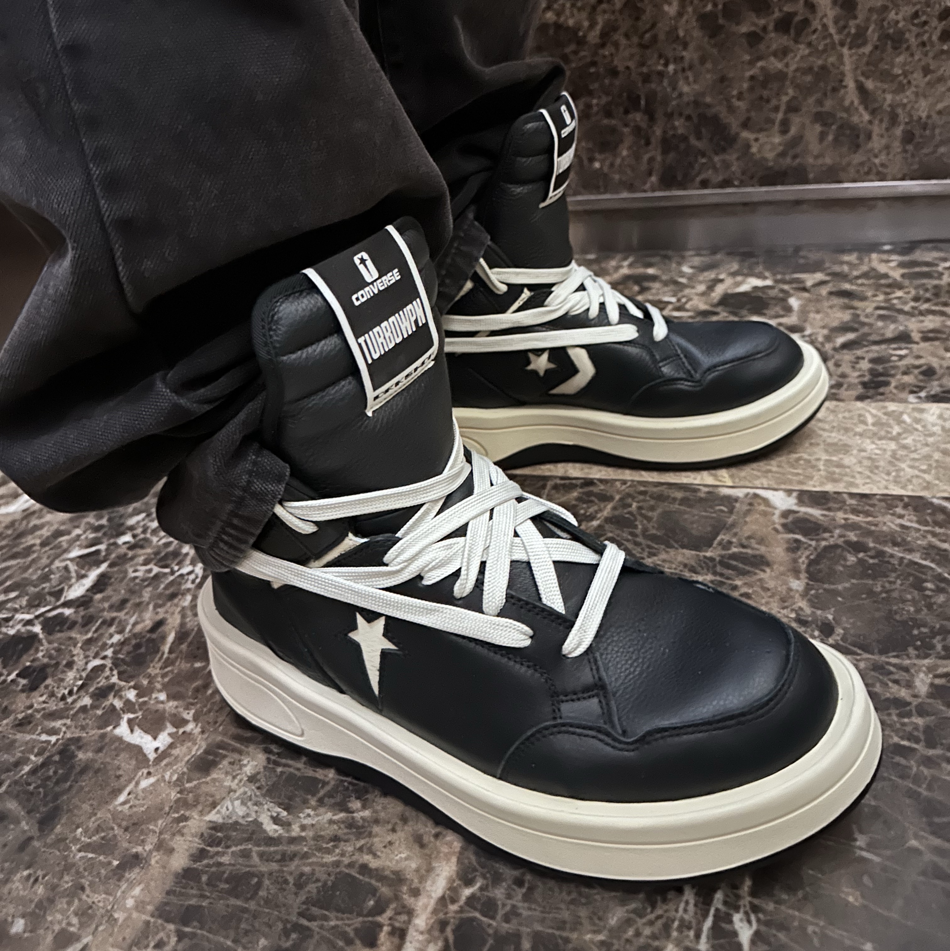 Gentle Monster x Maison Margiela MM114 Black Clear, Stussy Washed Canvas Big OL' Jean Black 착용 스타일 - 5