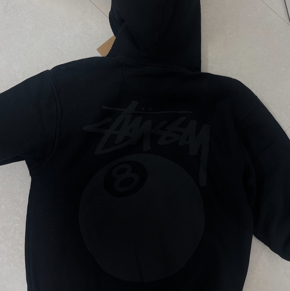 Stussy 8 Ball Hoodie Pigment Dyed Black 착용 스타일 - 2