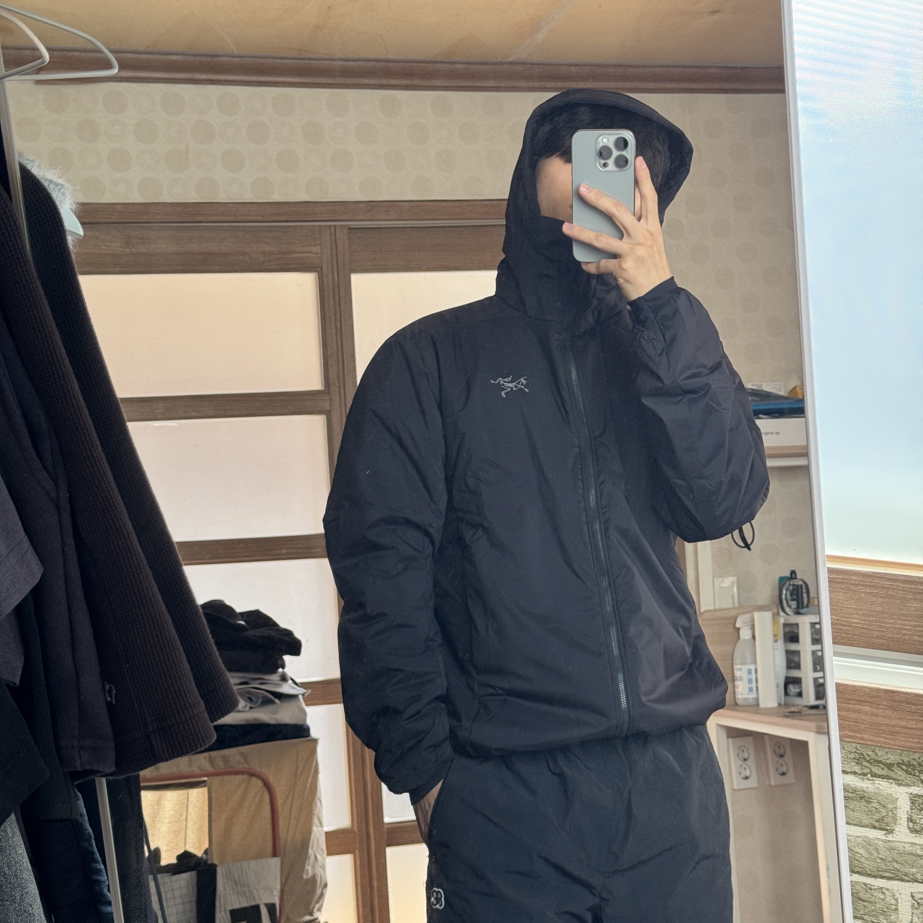 Arc'teryx Atom Heavyweight Hoody Black 착용 스타일
