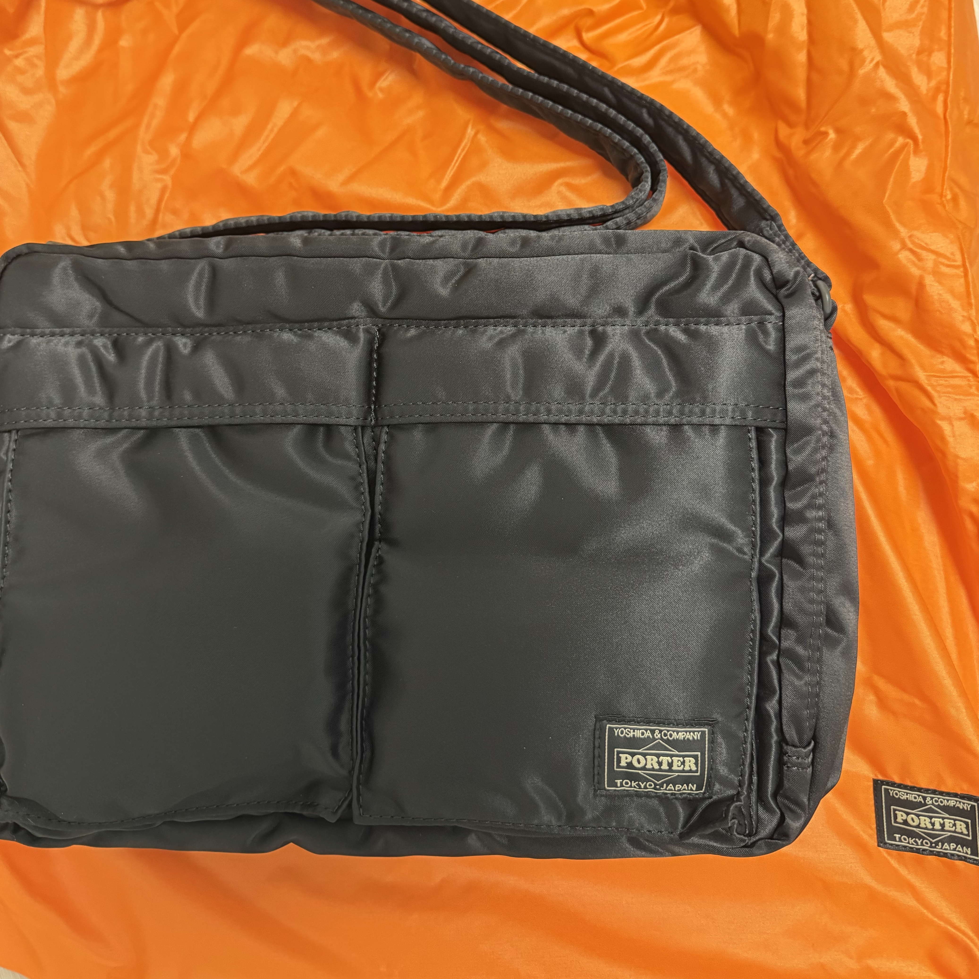 Porter All New Tanker Sling Bag Zip L Black 착용 스타일